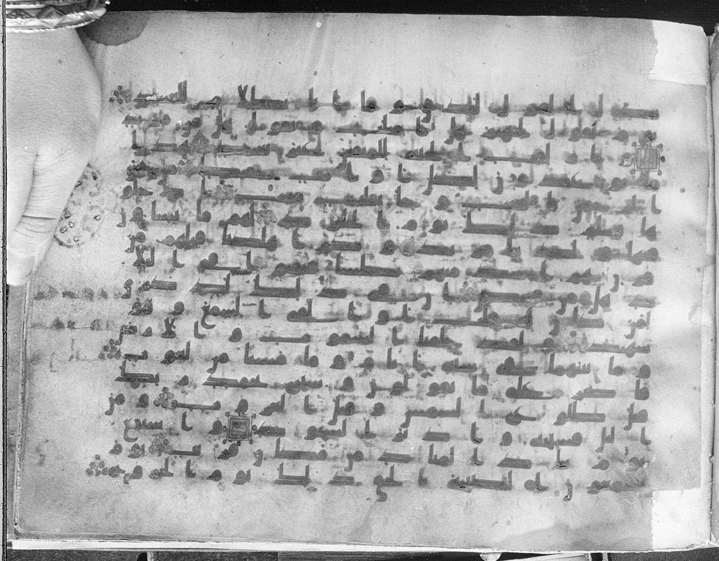 Meknes, Private library of Sherif ʿAbdarraḥmān b. Zīdān, no call number, in kūfī (type C.I) script, showing Surah 50:39 from 8th Century AD found in Meknes, Morocco, currently housed at Private library of Sherif ʿAbdarraḥmān b. Zīdān, Meknes (with fragments in Rabat, Kuwait, and private collections)