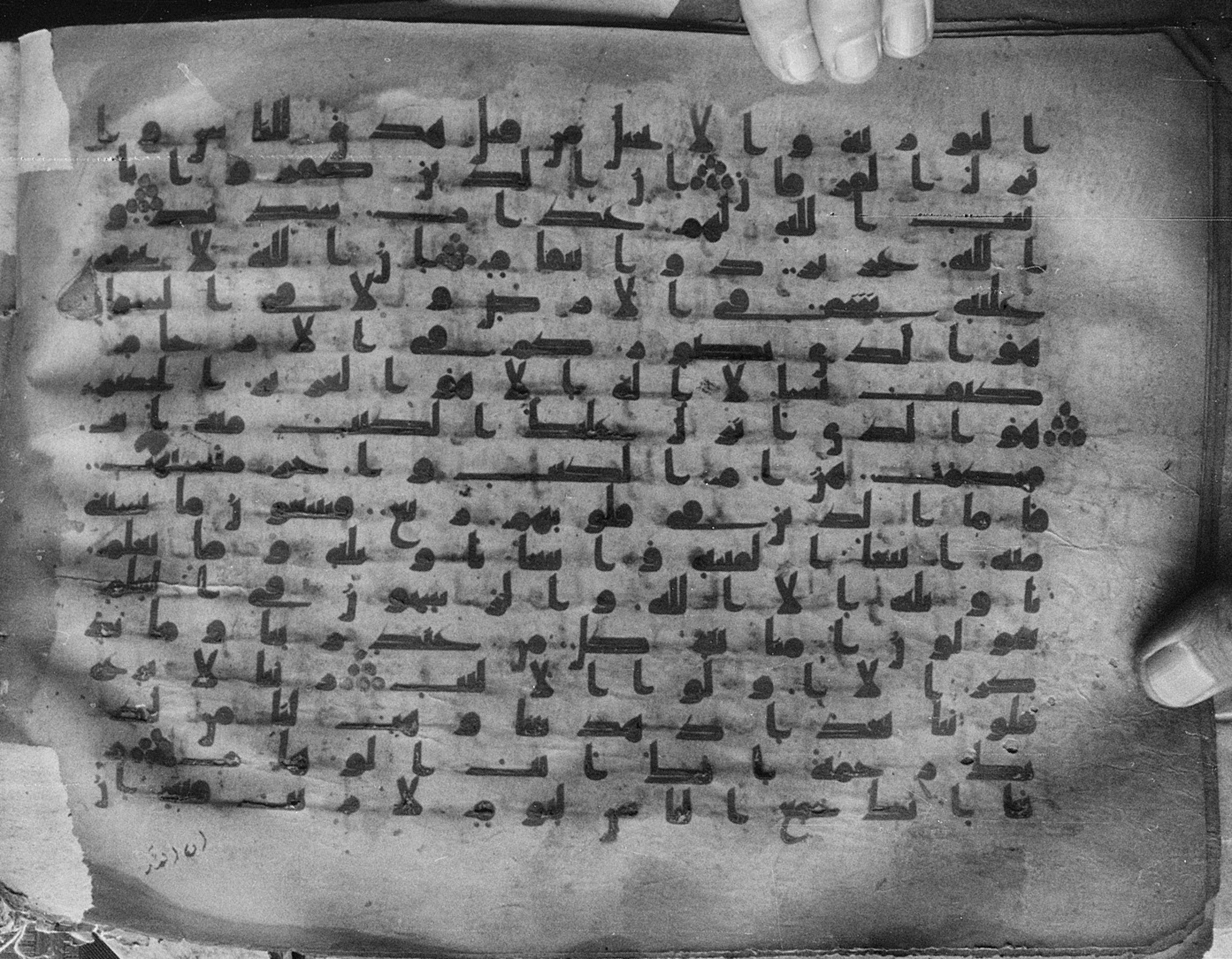 Meknes, Private library of Sherif ʿAbdarraḥmān b. Zīdān, no call number (Scan 1), in kūfī (type C.I) script, showing Surah 3:7 from 8th Century AD found in Meknes, Morocco, currently housed at Private library of Sherif ʿAbdarraḥmān b. Zīdān, Meknes (with fragments in Rabat, Kuwait, and private collections)