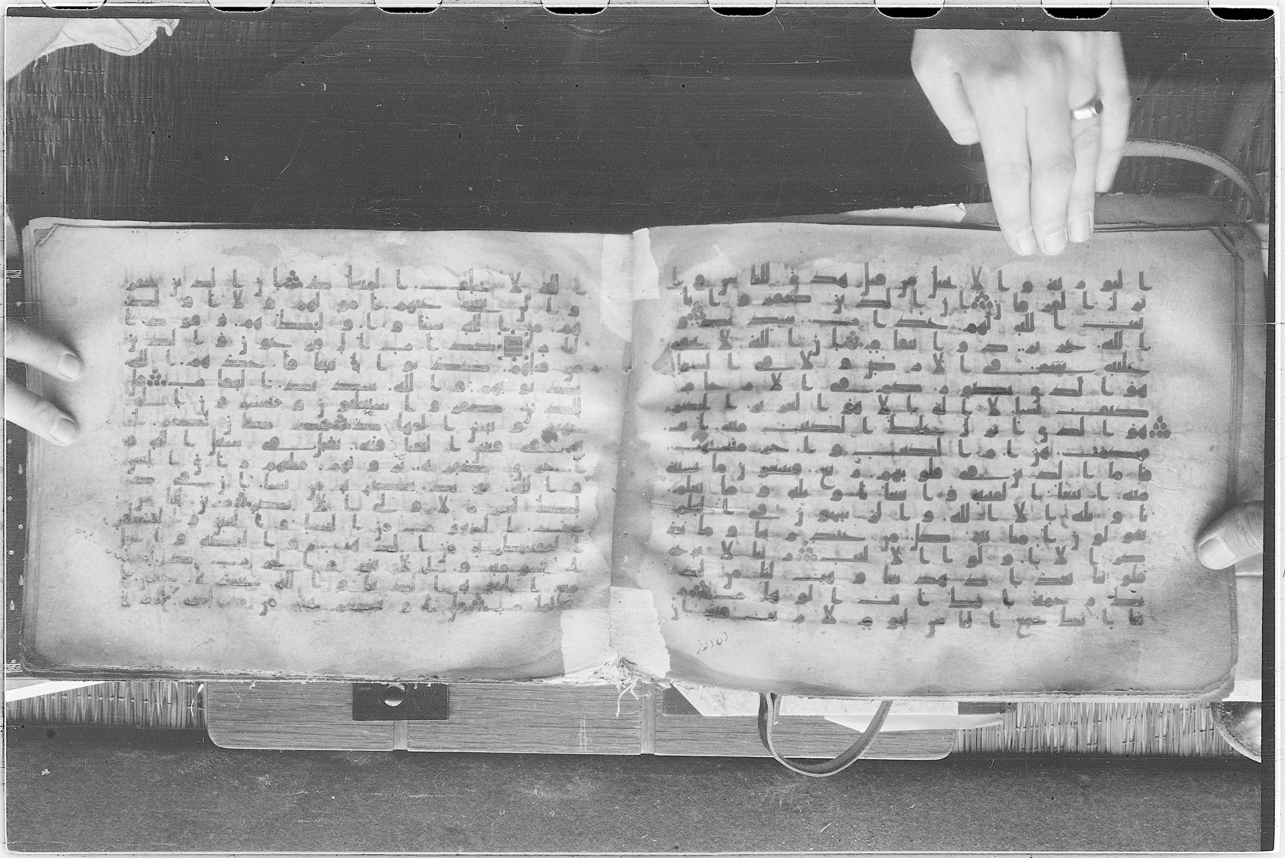 Meknes, Private library of Sherif ʿAbdarraḥmān b. Zīdān, no call number (Scan 2), in kūfī (type C.I) script, showing Surah 3:7 from 8th Century AD found in Meknes, Morocco, currently housed at Private library of Sherif ʿAbdarraḥmān b. Zīdān, Meknes (with fragments in Rabat, Kuwait, and private collections)