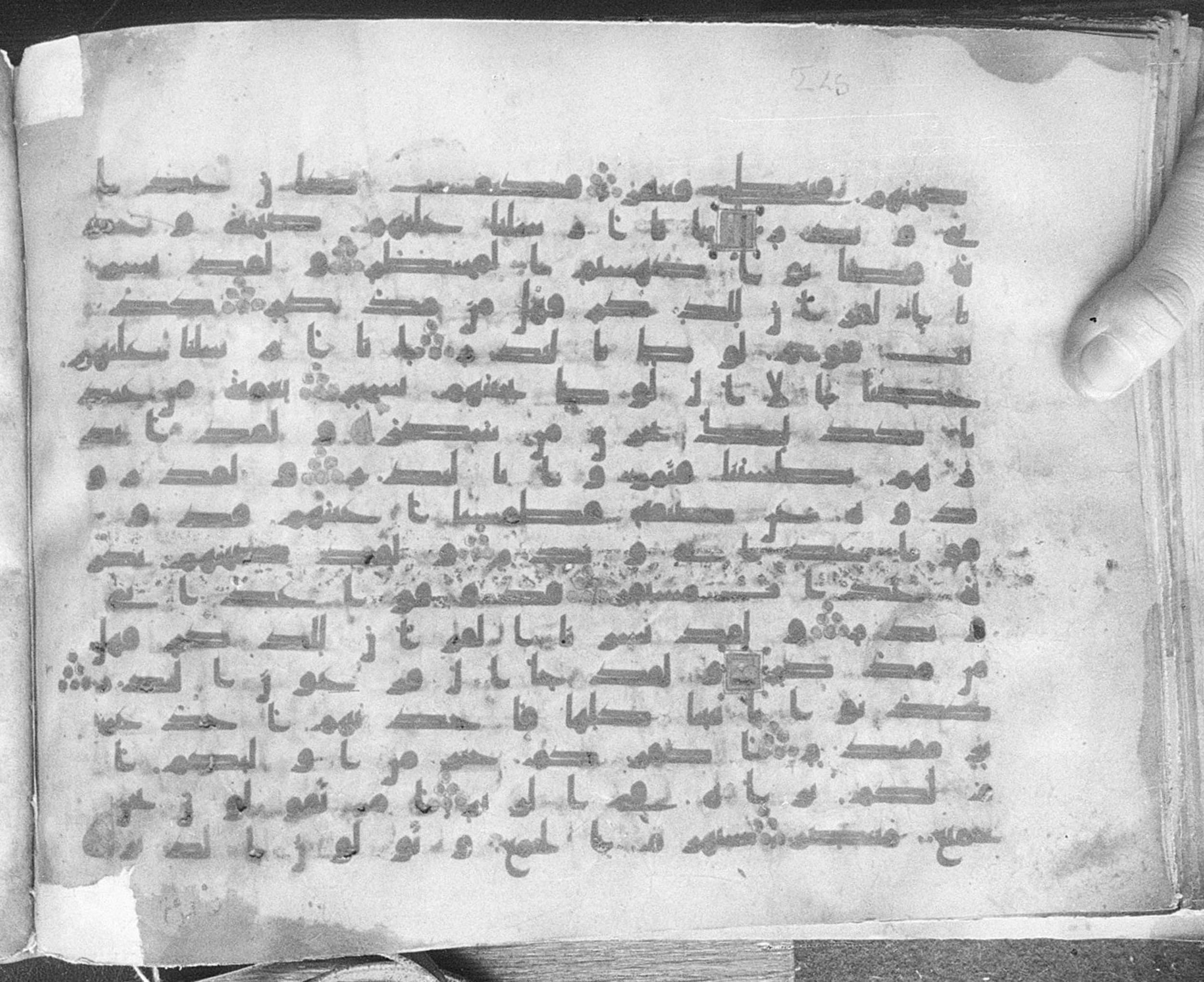 Meknes, Private library of Sherif ʿAbdarraḥmān b. Zīdān, no call number (Scan 1), in kūfī (type C.I) script, showing Surah 54:39 from 8th Century AD found in Meknes, Morocco, currently housed at Private library of Sherif ʿAbdarraḥmān b. Zīdān, Meknes (with fragments in Rabat, Kuwait, and private collections)