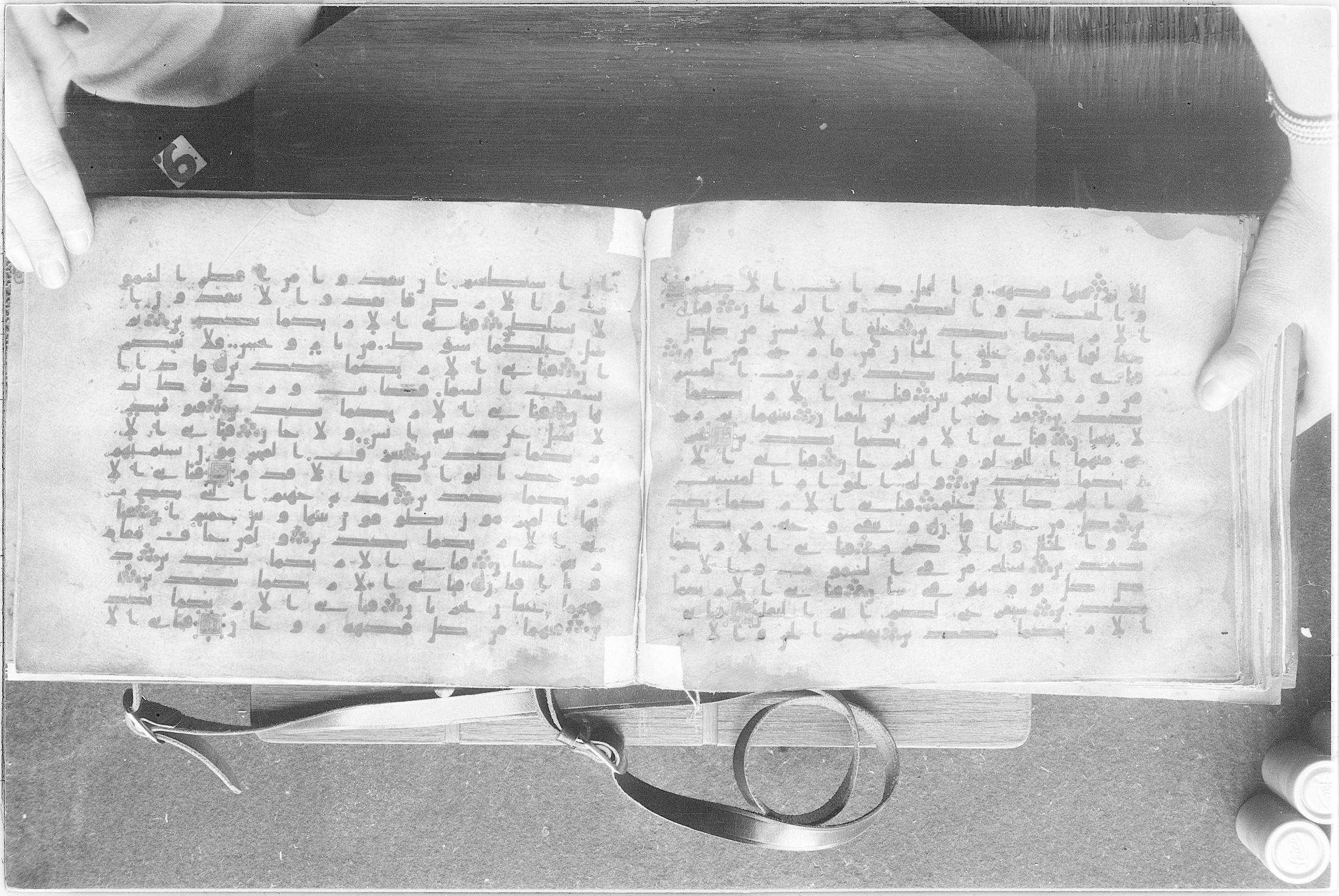 Meknes, Private library of Sherif ʿAbdarraḥmān b. Zīdān, no call number (Scan 2), in kūfī (type C.I) script, showing Surah 55:21 from 8th Century AD found in Meknes, Morocco, currently housed at Private library of Sherif ʿAbdarraḥmān b. Zīdān, Meknes (with fragments in Rabat, Kuwait, and private collections)