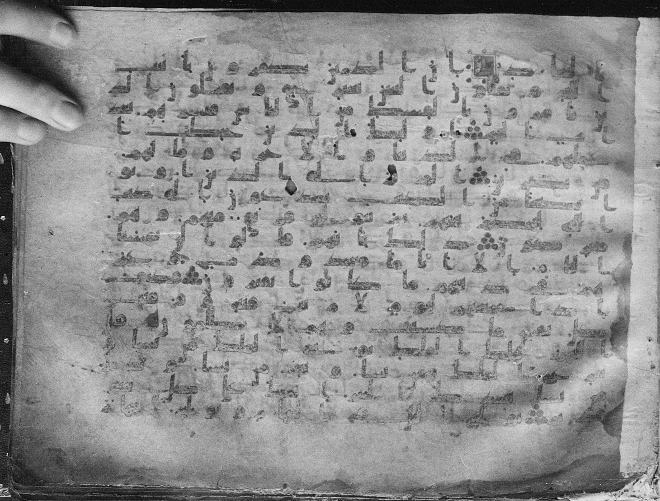 Meknes, Private library of Sherif ʿAbdarraḥmān b. Zīdān, no call number, in kūfī (type C.I) script, showing Surah 3:21 from 8th Century AD found in Meknes, Morocco, currently housed at Private library of Sherif ʿAbdarraḥmān b. Zīdān, Meknes (with fragments in Rabat, Kuwait, and private collections)