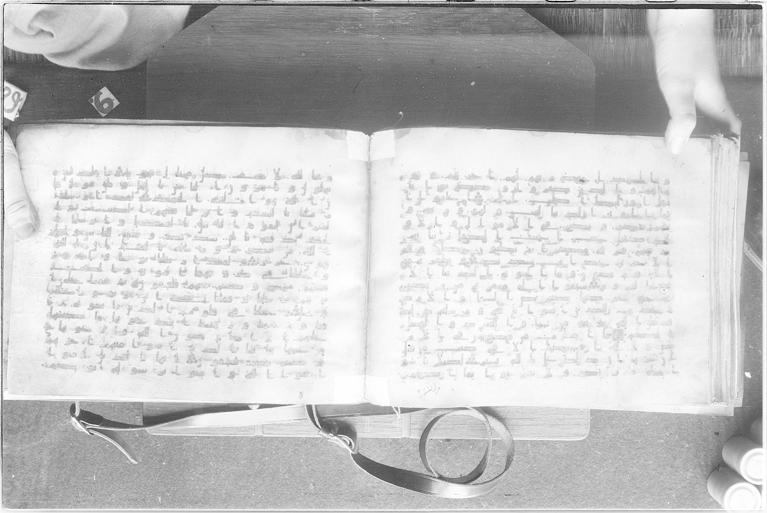 Meknes, Private library of Sherif ʿAbdarraḥmān b. Zīdān, no call number (Scan 2), in kūfī (type C.I) script, showing Surah 57:21 from 8th Century AD found in Meknes, Morocco, currently housed at Private library of Sherif ʿAbdarraḥmān b. Zīdān, Meknes (with fragments in Rabat, Kuwait, and private collections)