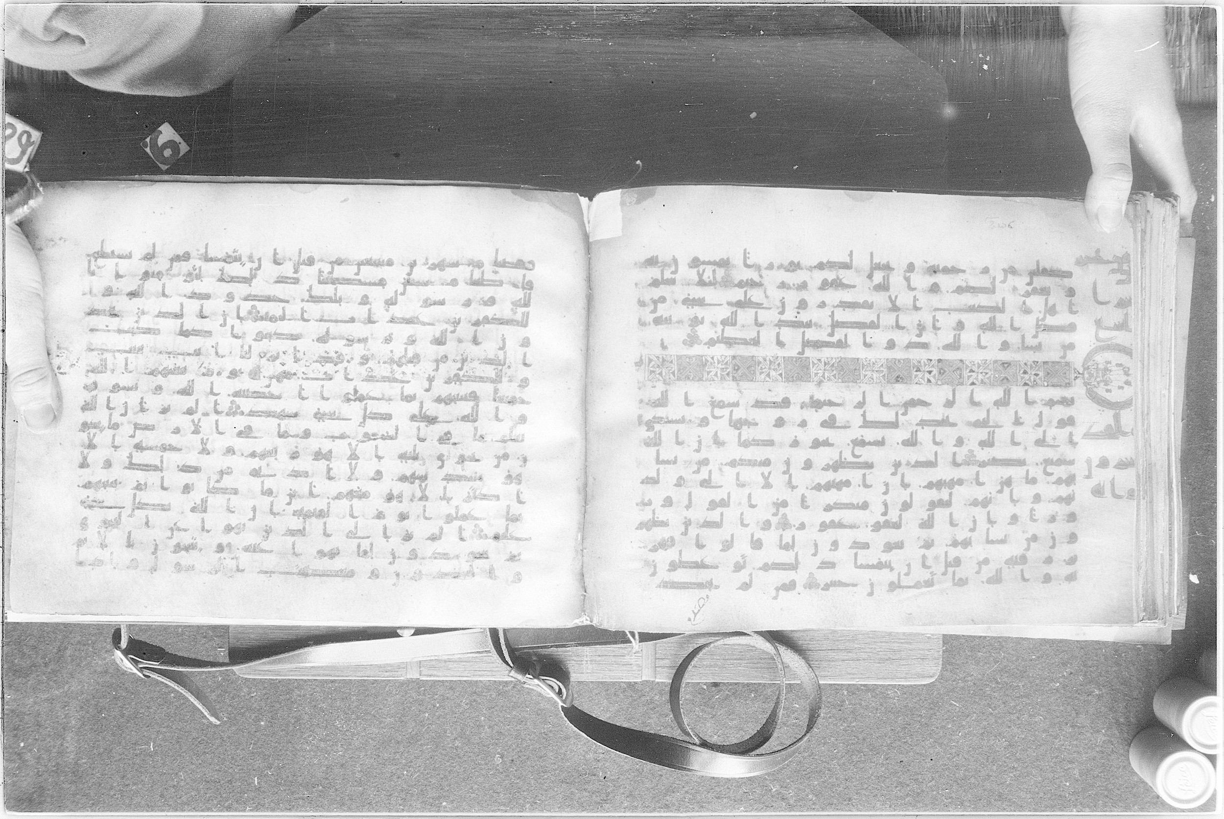 Meknes, Private library of Sherif ʿAbdarraḥmān b. Zīdān, no call number (Scan 2), in kūfī (type C.I) script, showing Surah 58:2 from 8th Century AD found in Meknes, Morocco, currently housed at Private library of Sherif ʿAbdarraḥmān b. Zīdān, Meknes (with fragments in Rabat, Kuwait, and private collections)