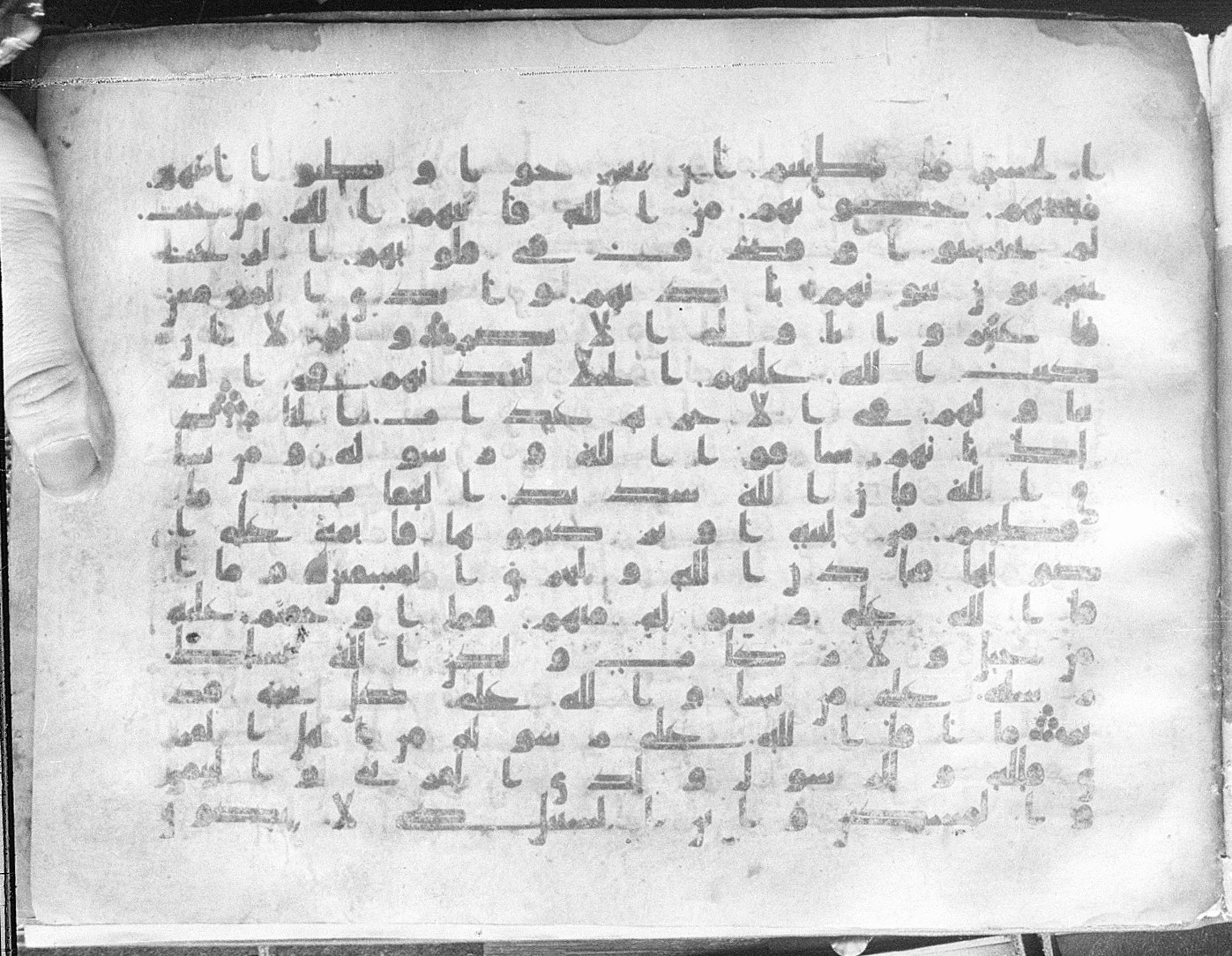 Meknes, Private library of Sherif ʿAbdarraḥmān b. Zīdān, no call number, in kūfī (type C.I) script, showing Surah 59:3 from 8th Century AD found in Meknes, Morocco, currently housed at Private library of Sherif ʿAbdarraḥmān b. Zīdān, Meknes (with fragments in Rabat, Kuwait, and private collections)
