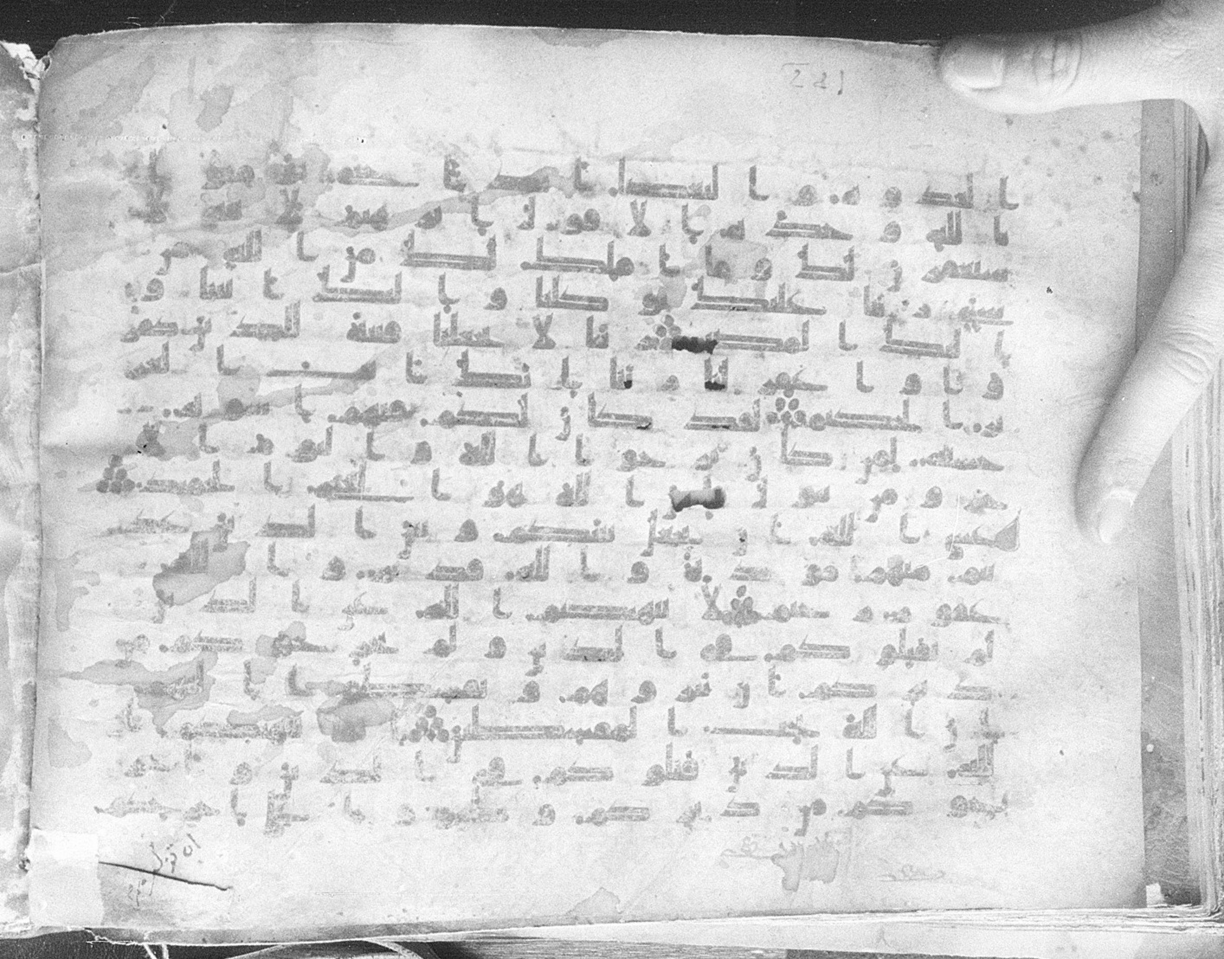Meknes, Private library of Sherif ʿAbdarraḥmān b. Zīdān, no call number (Scan 1), in kūfī (type C.I) script, showing Surah 60:7 from 8th Century AD found in Meknes, Morocco, currently housed at Private library of Sherif ʿAbdarraḥmān b. Zīdān, Meknes (with fragments in Rabat, Kuwait, and private collections)