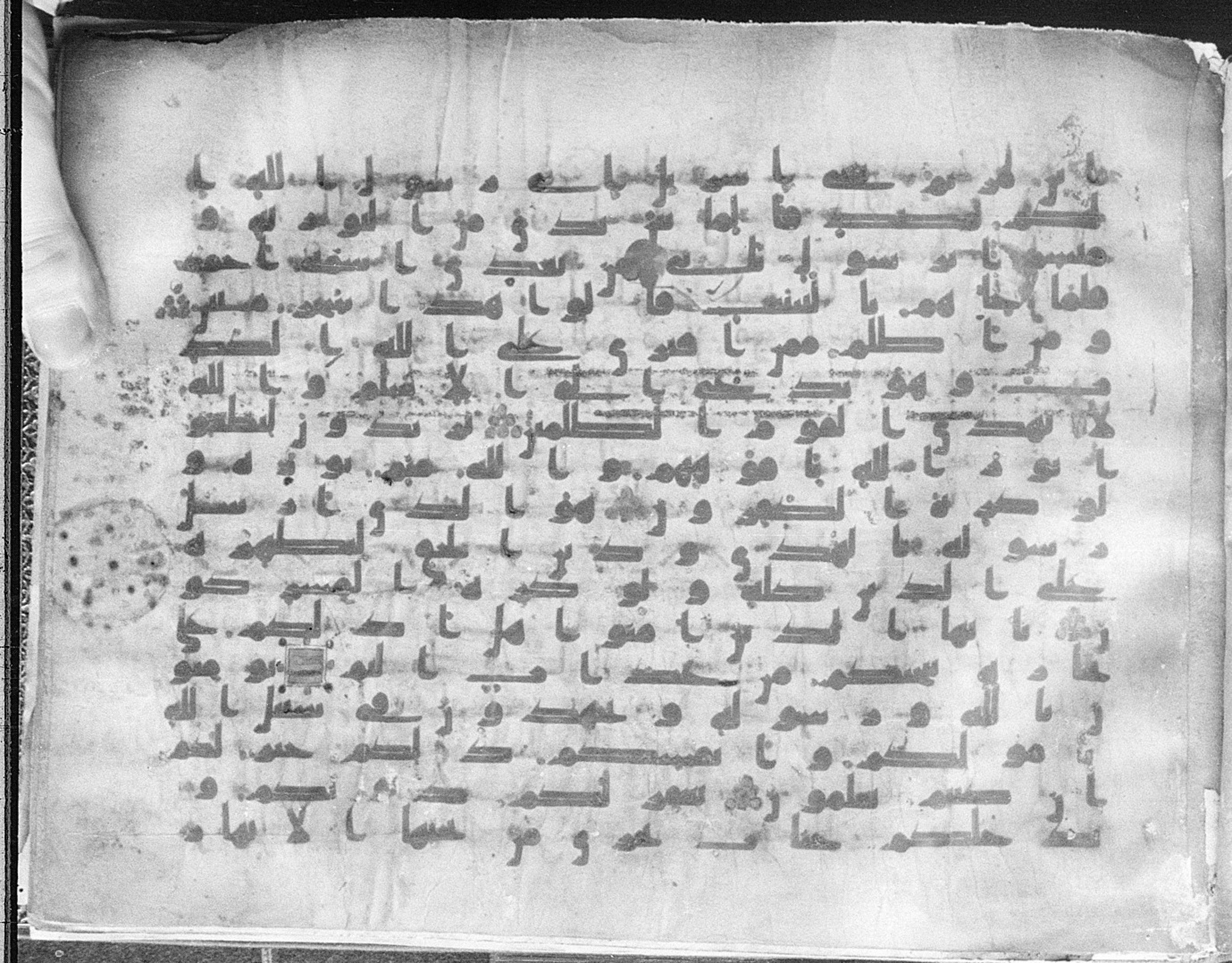 Meknes, Private library of Sherif ʿAbdarraḥmān b. Zīdān, no call number (Scan 3), in kūfī (type C.I) script, showing Surah 61:6 from 8th Century AD found in Meknes, Morocco, currently housed at Private library of Sherif ʿAbdarraḥmān b. Zīdān, Meknes (with fragments in Rabat, Kuwait, and private collections)