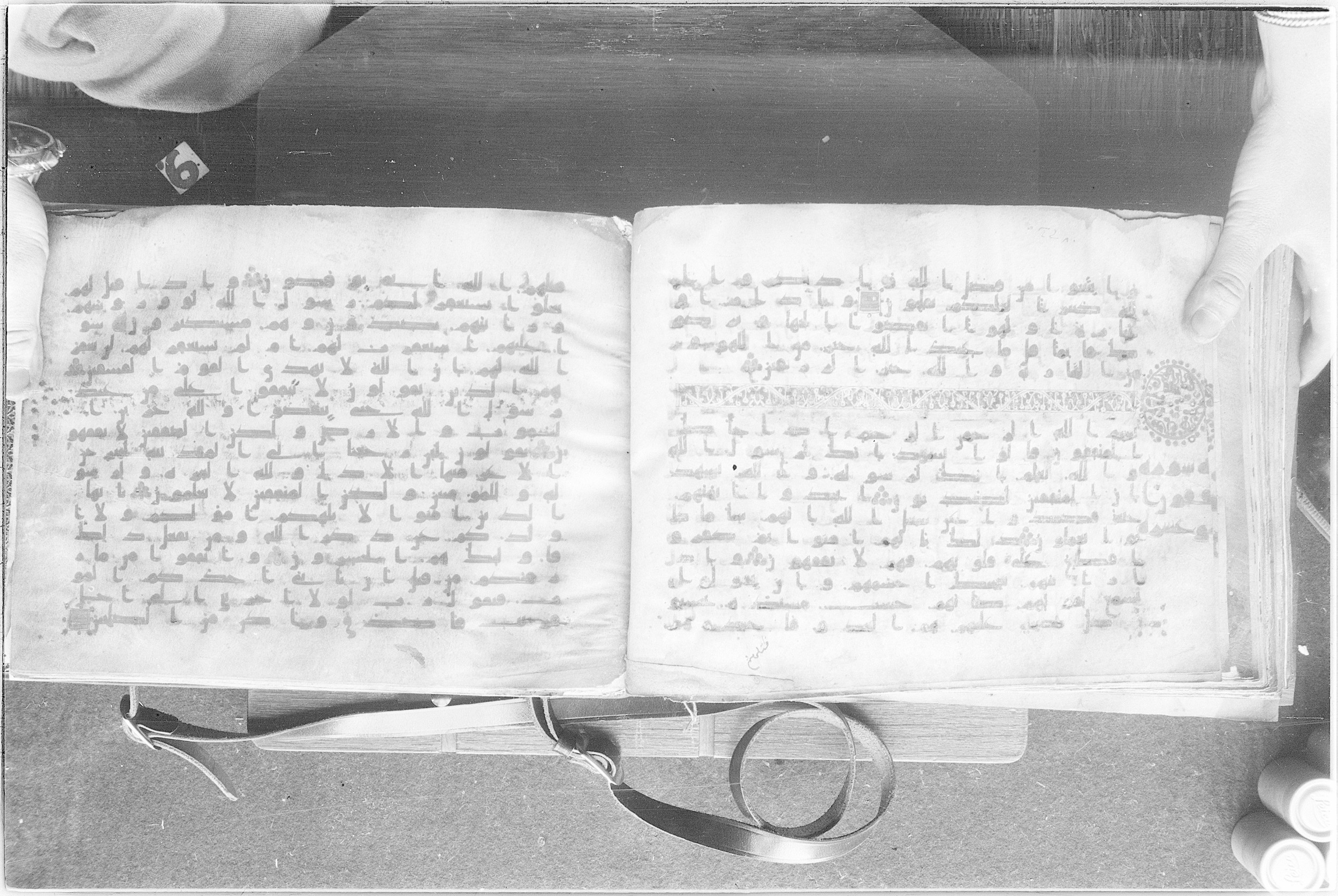 Meknes, Private library of Sherif ʿAbdarraḥmān b. Zīdān, no call number (Scan 2), in kūfī (type C.I) script, showing Surah 63:2 from 8th Century AD found in Meknes, Morocco, currently housed at Private library of Sherif ʿAbdarraḥmān b. Zīdān, Meknes (with fragments in Rabat, Kuwait, and private collections)