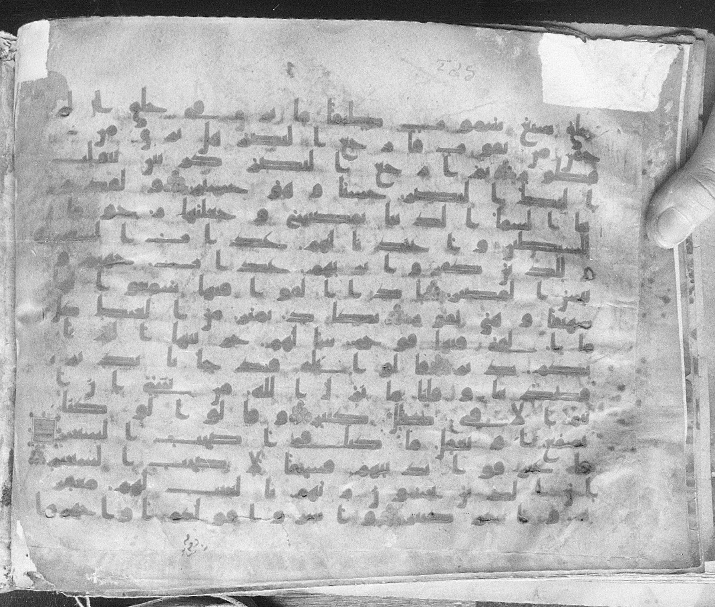 Meknes, Private library of Sherif ʿAbdarraḥmān b. Zīdān, no call number (Scan 1), in kūfī (type C.I) script, showing Surah 67:4 from 8th Century AD found in Meknes, Morocco, currently housed at Private library of Sherif ʿAbdarraḥmān b. Zīdān, Meknes (with fragments in Rabat, Kuwait, and private collections)
