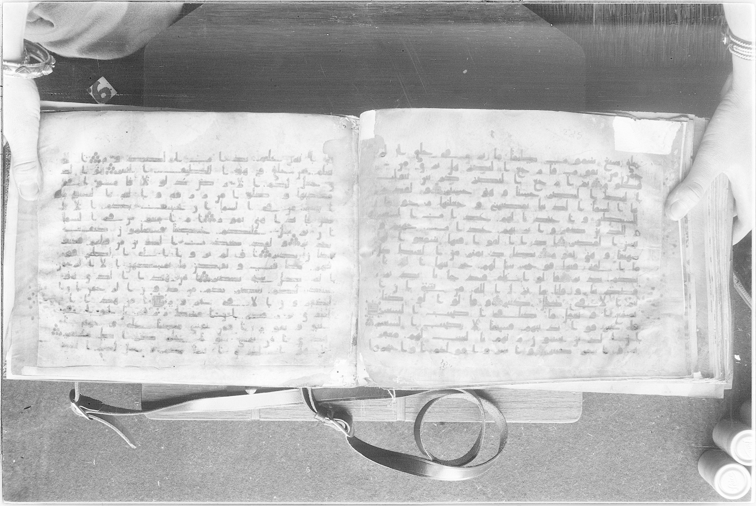 Meknes, Private library of Sherif ʿAbdarraḥmān b. Zīdān, no call number (Scan 2), in kūfī (type C.I) script, showing Surah 67:4 from 8th Century AD found in Meknes, Morocco, currently housed at Private library of Sherif ʿAbdarraḥmān b. Zīdān, Meknes (with fragments in Rabat, Kuwait, and private collections)