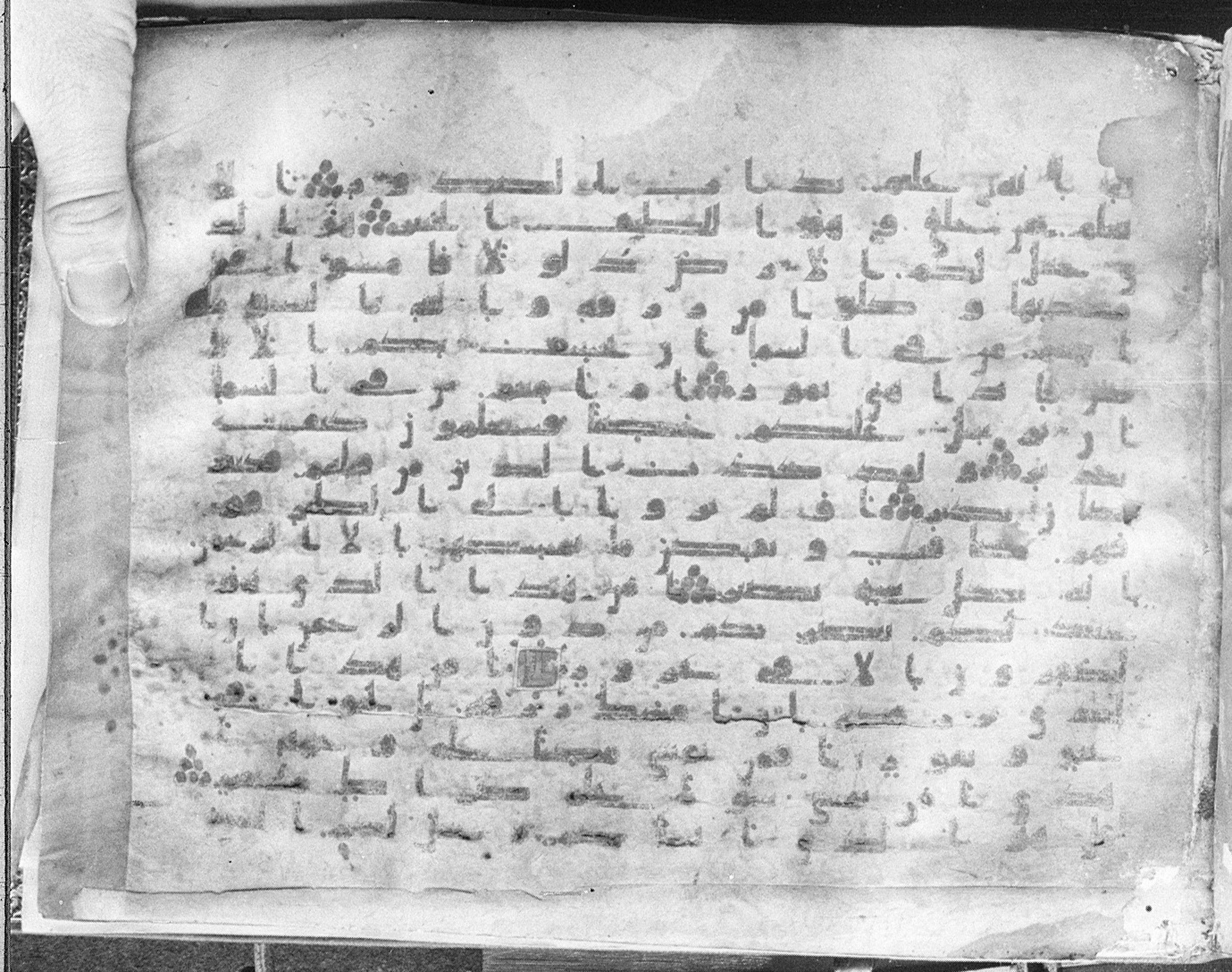 Meknes, Private library of Sherif ʿAbdarraḥmān b. Zīdān, no call number, in kūfī (type C.I) script, showing Surah 67:21 from 8th Century AD found in Meknes, Morocco, currently housed at Private library of Sherif ʿAbdarraḥmān b. Zīdān, Meknes (with fragments in Rabat, Kuwait, and private collections)