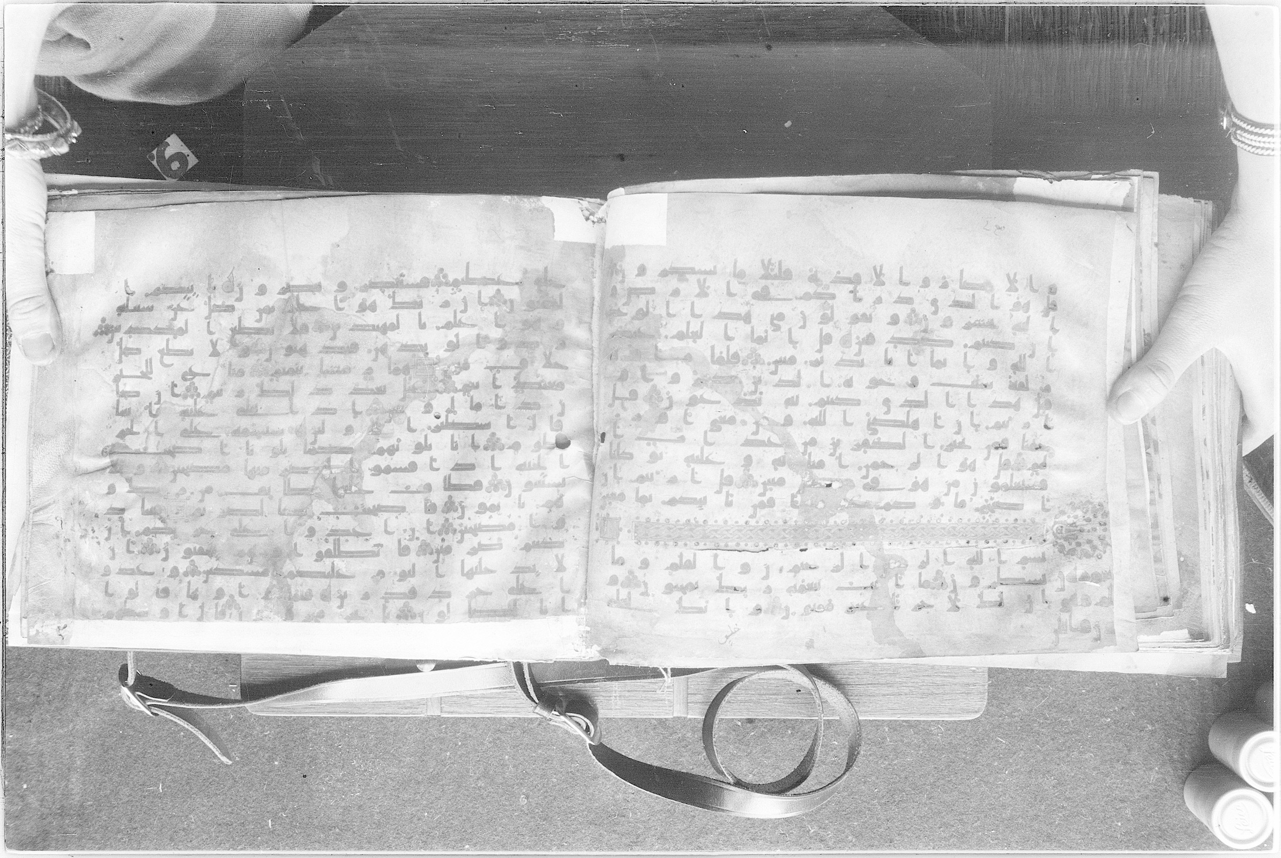 Meknes, Private library of Sherif ʿAbdarraḥmān b. Zīdān, no call number (Scan 2), in kūfī (type C.I) script, showing Surah 68:2 from 8th Century AD found in Meknes, Morocco, currently housed at Private library of Sherif ʿAbdarraḥmān b. Zīdān, Meknes (with fragments in Rabat, Kuwait, and private collections)