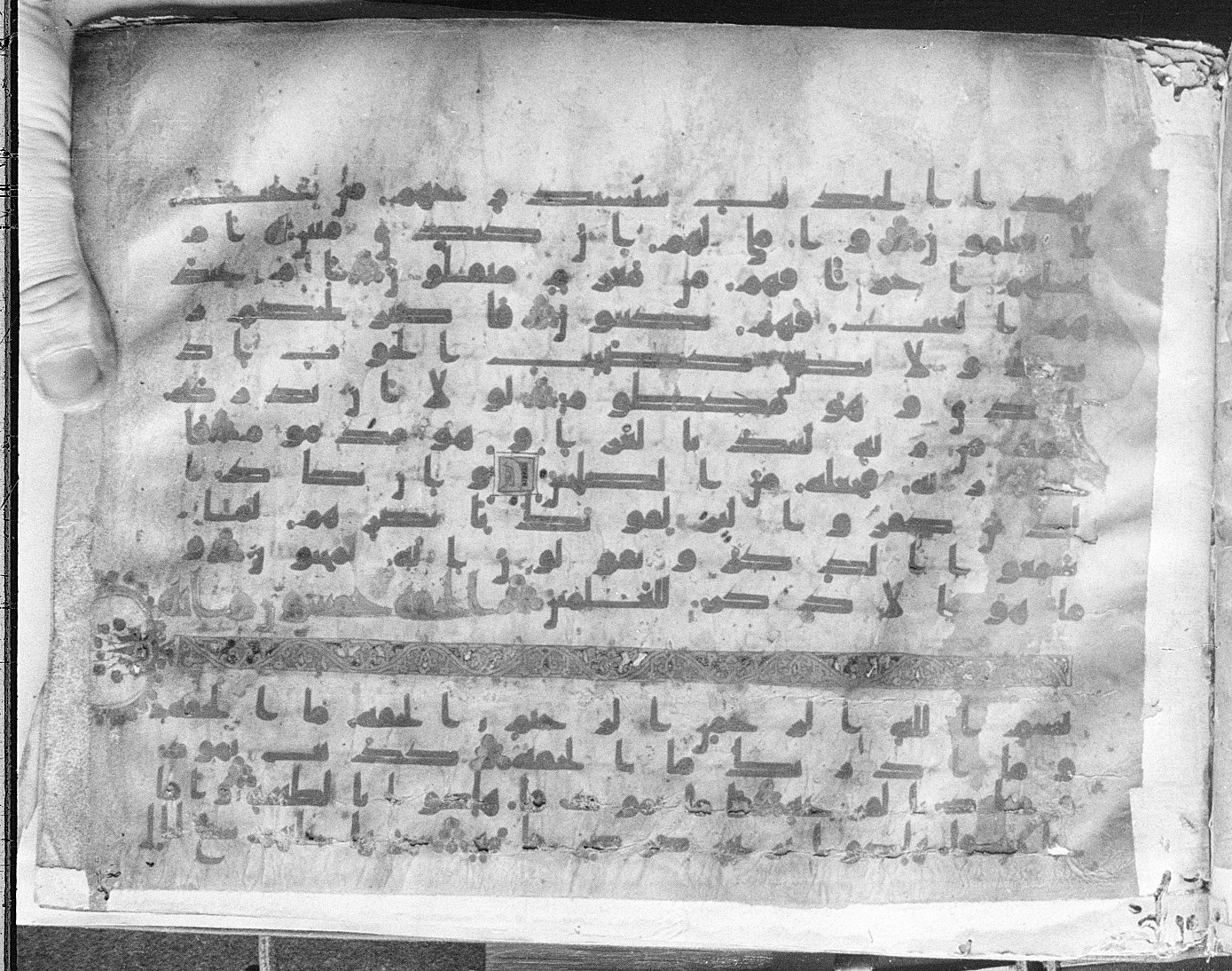 Meknes, Private library of Sherif ʿAbdarraḥmān b. Zīdān, no call number, in kūfī (type C.I) script, showing Surah 69:2 from 8th Century AD found in Meknes, Morocco, currently housed at Private library of Sherif ʿAbdarraḥmān b. Zīdān, Meknes (with fragments in Rabat, Kuwait, and private collections)