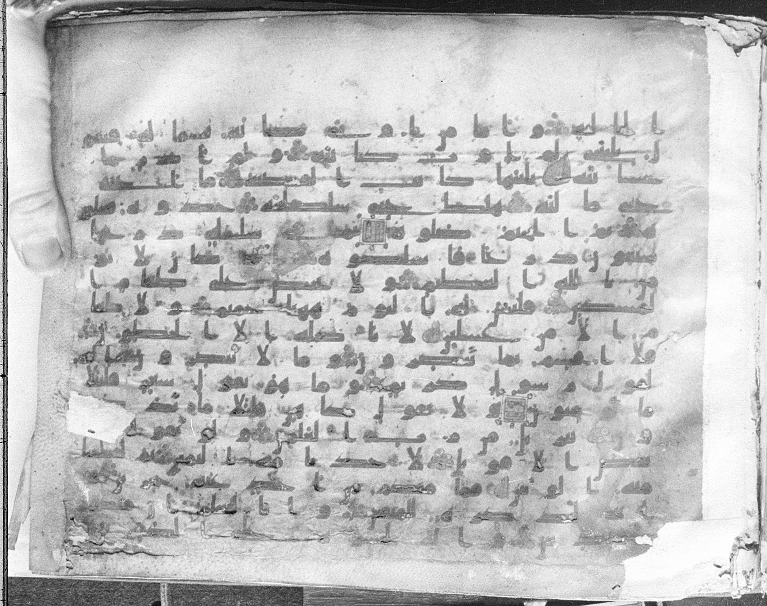 Meknes, Private library of Sherif ʿAbdarraḥmān b. Zīdān, no call number, in kūfī (type C.I) script, showing Surah 69:39 from 8th Century AD found in Meknes, Morocco, currently housed at Private library of Sherif ʿAbdarraḥmān b. Zīdān, Meknes (with fragments in Rabat, Kuwait, and private collections)