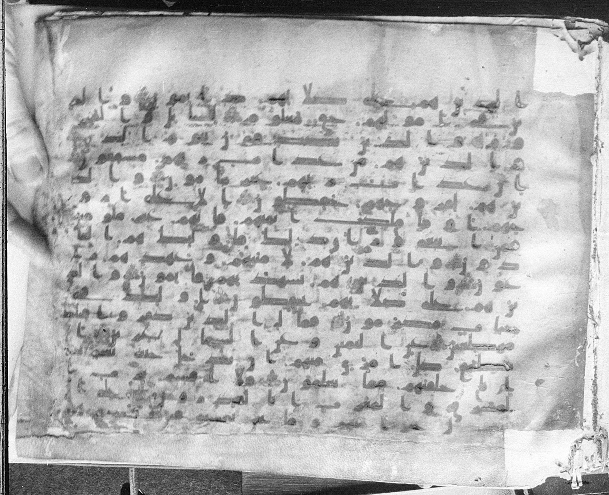 Meknes, Private library of Sherif ʿAbdarraḥmān b. Zīdān, no call number, in kūfī (type C.I) script, showing Surah 70:32 from 8th Century AD found in Meknes, Morocco, currently housed at Private library of Sherif ʿAbdarraḥmān b. Zīdān, Meknes (with fragments in Rabat, Kuwait, and private collections)