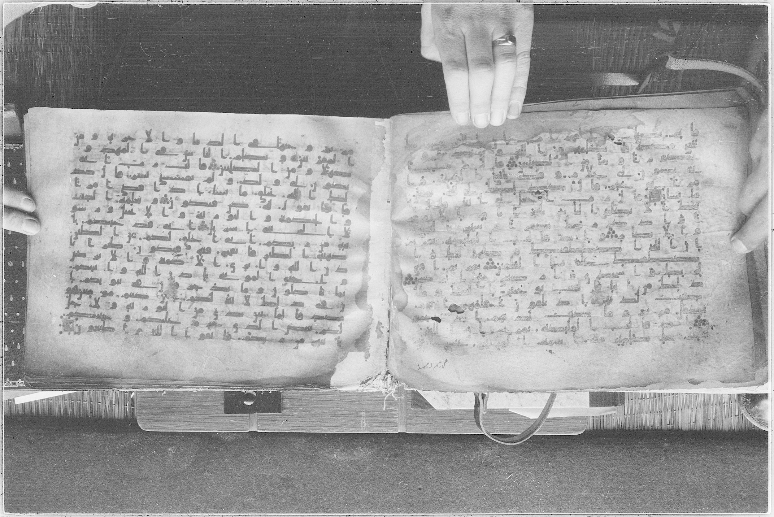 Meknes, Private library of Sherif ʿAbdarraḥmān b. Zīdān, no call number (Scan 3), in kūfī (type C.I) script, showing Surah 3:39 from 8th Century AD found in Meknes, Morocco, currently housed at Private library of Sherif ʿAbdarraḥmān b. Zīdān, Meknes (with fragments in Rabat, Kuwait, and private collections)