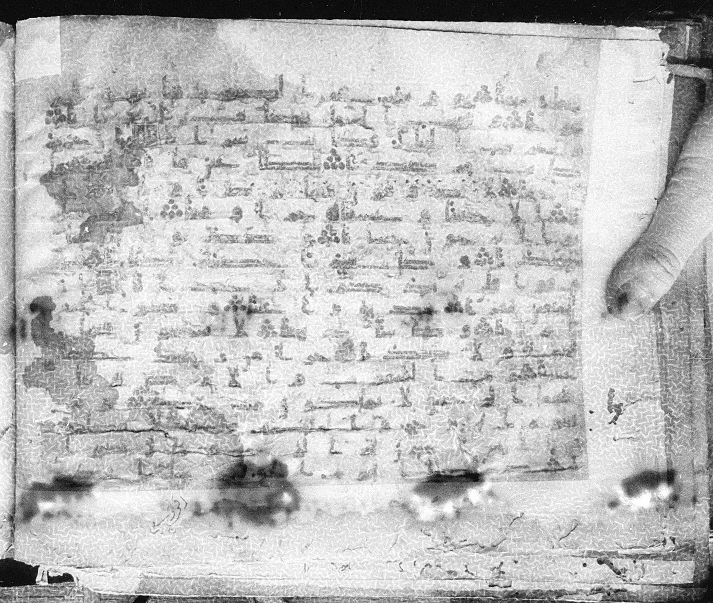 Meknes, Private library of Sherif ʿAbdarraḥmān b. Zīdān, no call number (Scan 1), in kūfī (type C.I) script, showing Surah 78:21 from 8th Century AD found in Meknes, Morocco, currently housed at Private library of Sherif ʿAbdarraḥmān b. Zīdān, Meknes (with fragments in Rabat, Kuwait, and private collections)