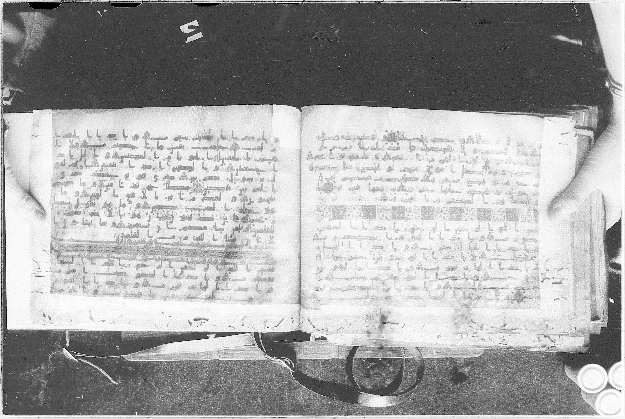 Meknes, Private library of Sherif ʿAbdarraḥmān b. Zīdān, no call number (Scan 2), in kūfī (type C.I) script, showing Surah 80:39 from 8th Century AD found in Meknes, Morocco, currently housed at Private library of Sherif ʿAbdarraḥmān b. Zīdān, Meknes (with fragments in Rabat, Kuwait, and private collections)