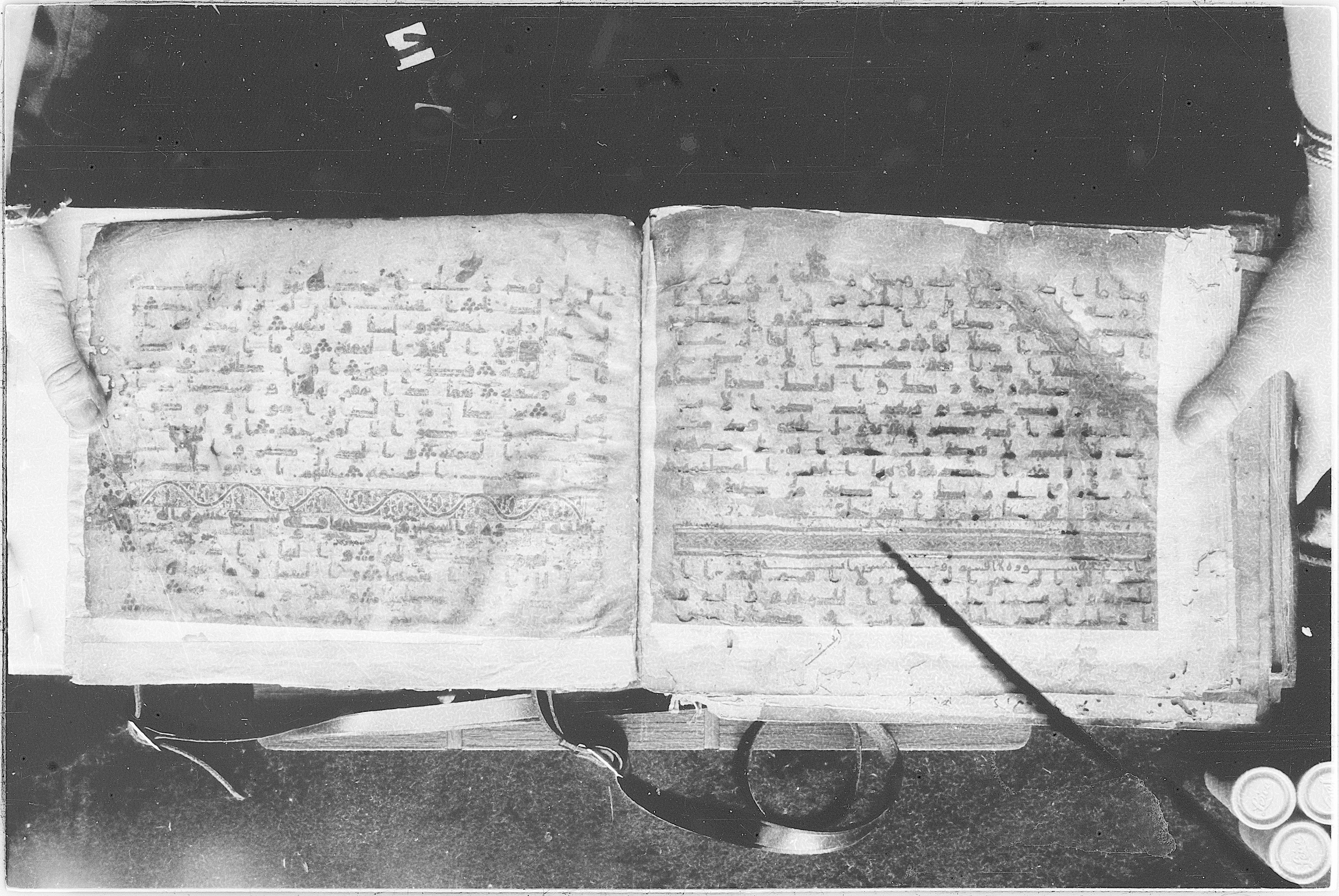 Meknes, Private library of Sherif ʿAbdarraḥmān b. Zīdān, no call number (Scan 2), in kūfī (type C.I) script, showing Surah 90:3 from 8th Century AD found in Meknes, Morocco, currently housed at Private library of Sherif ʿAbdarraḥmān b. Zīdān, Meknes (with fragments in Rabat, Kuwait, and private collections)