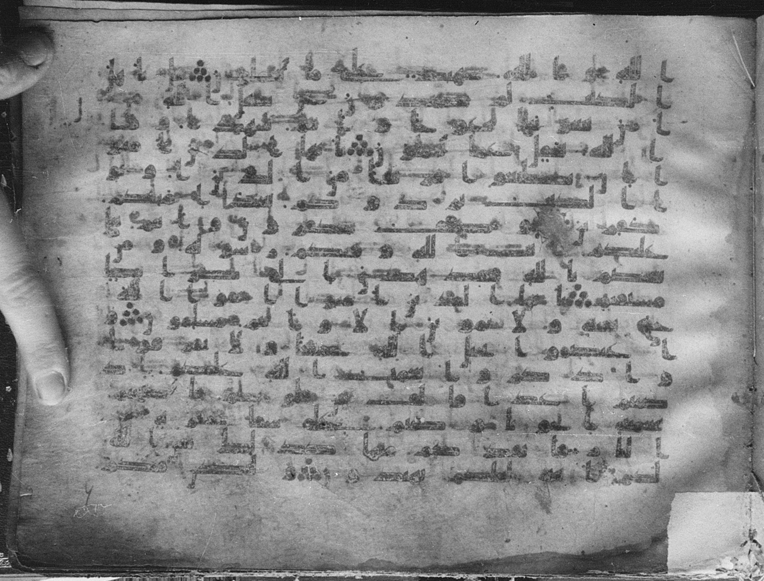 Meknes, Private library of Sherif ʿAbdarraḥmān b. Zīdān, no call number (Scan 3), in kūfī (type C.I) script, showing Surah 3:98 from 8th Century AD found in Meknes, Morocco, currently housed at Private library of Sherif ʿAbdarraḥmān b. Zīdān, Meknes (with fragments in Rabat, Kuwait, and private collections)