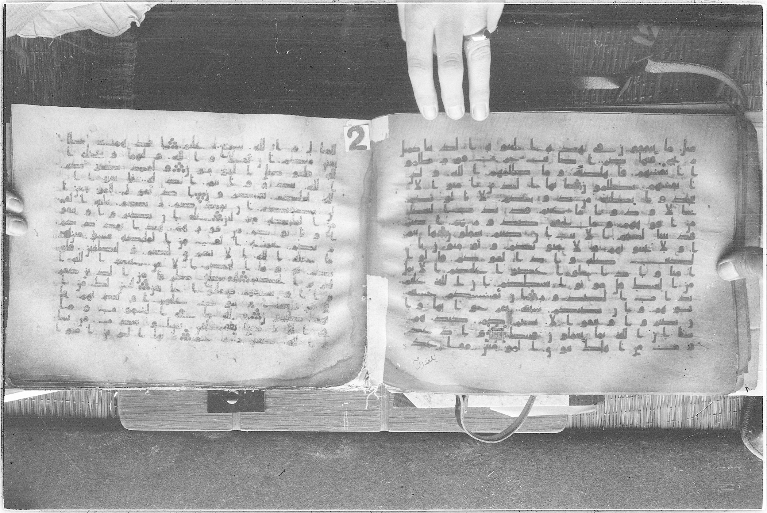 Meknes, Private library of Sherif ʿAbdarraḥmān b. Zīdān, no call number (Scan 2), in kūfī (type C.I) script, showing Surah 3:119 from 8th Century AD found in Meknes, Morocco, currently housed at Private library of Sherif ʿAbdarraḥmān b. Zīdān, Meknes (with fragments in Rabat, Kuwait, and private collections)