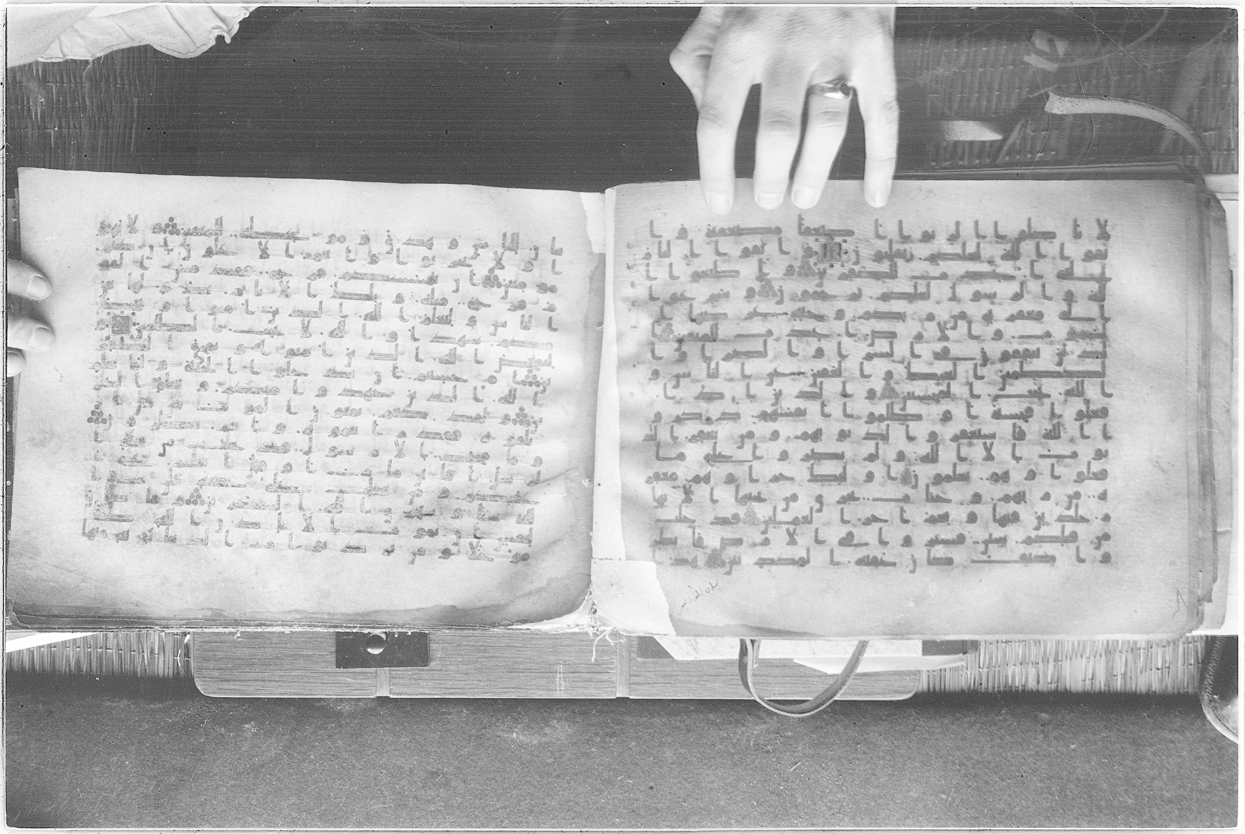Meknes, Private library of Sherif ʿAbdarraḥmān b. Zīdān, no call number (Scan 2), in kūfī (type C.I) script, showing Surah 3:136 from 8th Century AD found in Meknes, Morocco, currently housed at Private library of Sherif ʿAbdarraḥmān b. Zīdān, Meknes (with fragments in Rabat, Kuwait, and private collections)