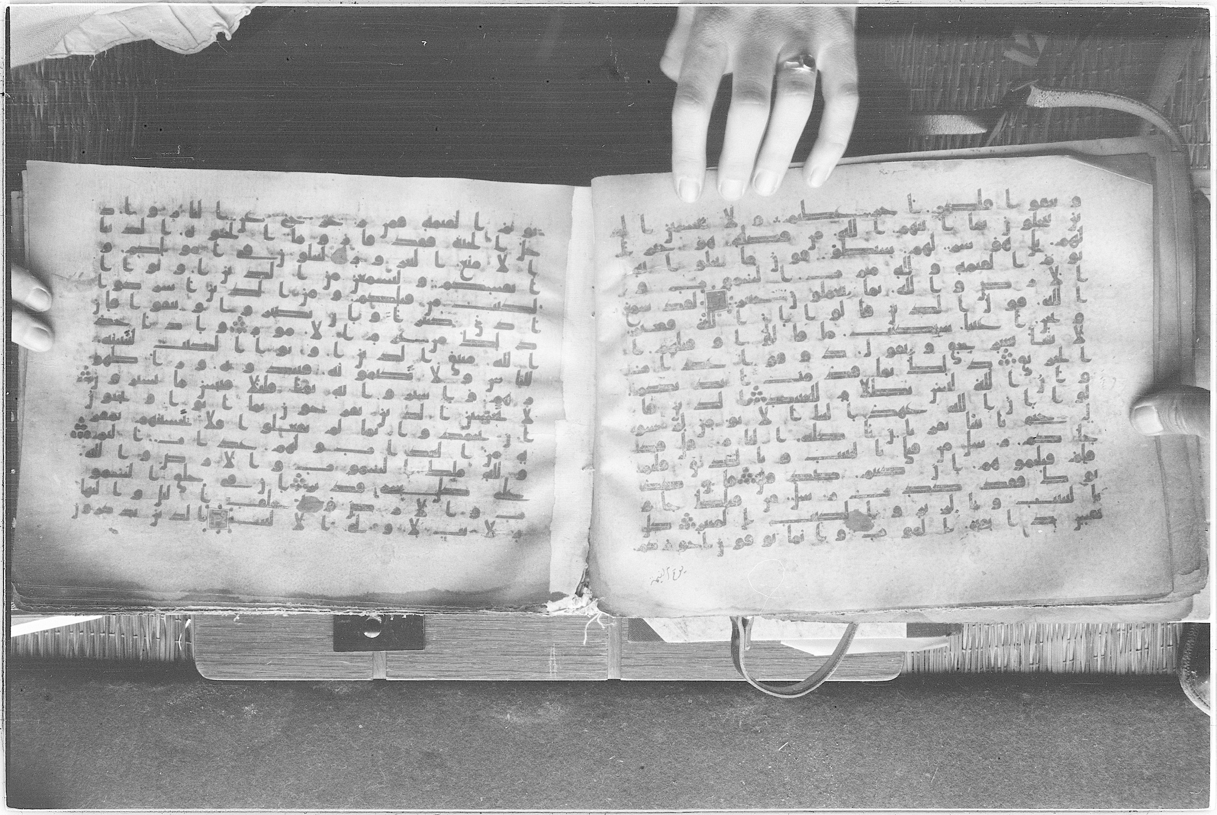 Meknes, Private library of Sherif ʿAbdarraḥmān b. Zīdān, no call number (Scan 2), in kūfī (type C.I) script, showing Surah 3:183 from 8th Century AD found in Meknes, Morocco, currently housed at Private library of Sherif ʿAbdarraḥmān b. Zīdān, Meknes (with fragments in Rabat, Kuwait, and private collections)