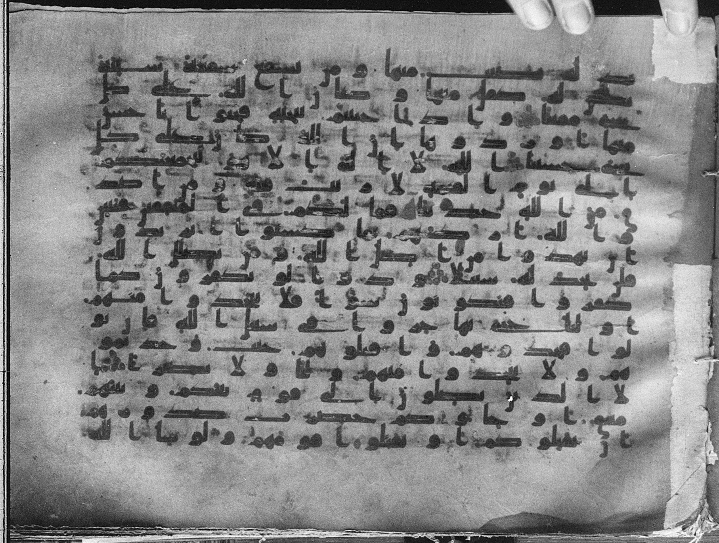 Meknes, Private library of Sherif ʿAbdarraḥmān b. Zīdān, no call number (Scan 3), in kūfī (type C.I) script, showing Surah 4:85 from 8th Century AD found in Meknes, Morocco, currently housed at Private library of Sherif ʿAbdarraḥmān b. Zīdān, Meknes (with fragments in Rabat, Kuwait, and private collections)