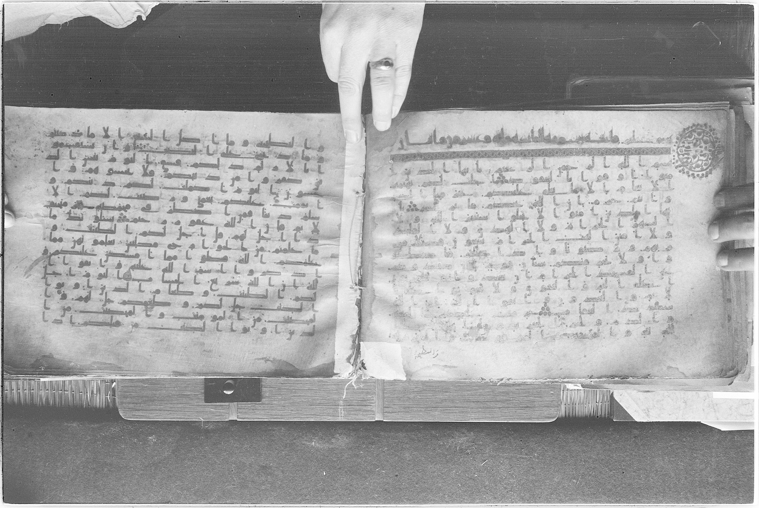 Meknes, Private library of Sherif ʿAbdarraḥmān b. Zīdān, no call number (Scan 2), in kūfī (type C.I) script, showing Surah 5:2 from 8th Century AD found in Meknes, Morocco, currently housed at Private library of Sherif ʿAbdarraḥmān b. Zīdān, Meknes (with fragments in Rabat, Kuwait, and private collections)