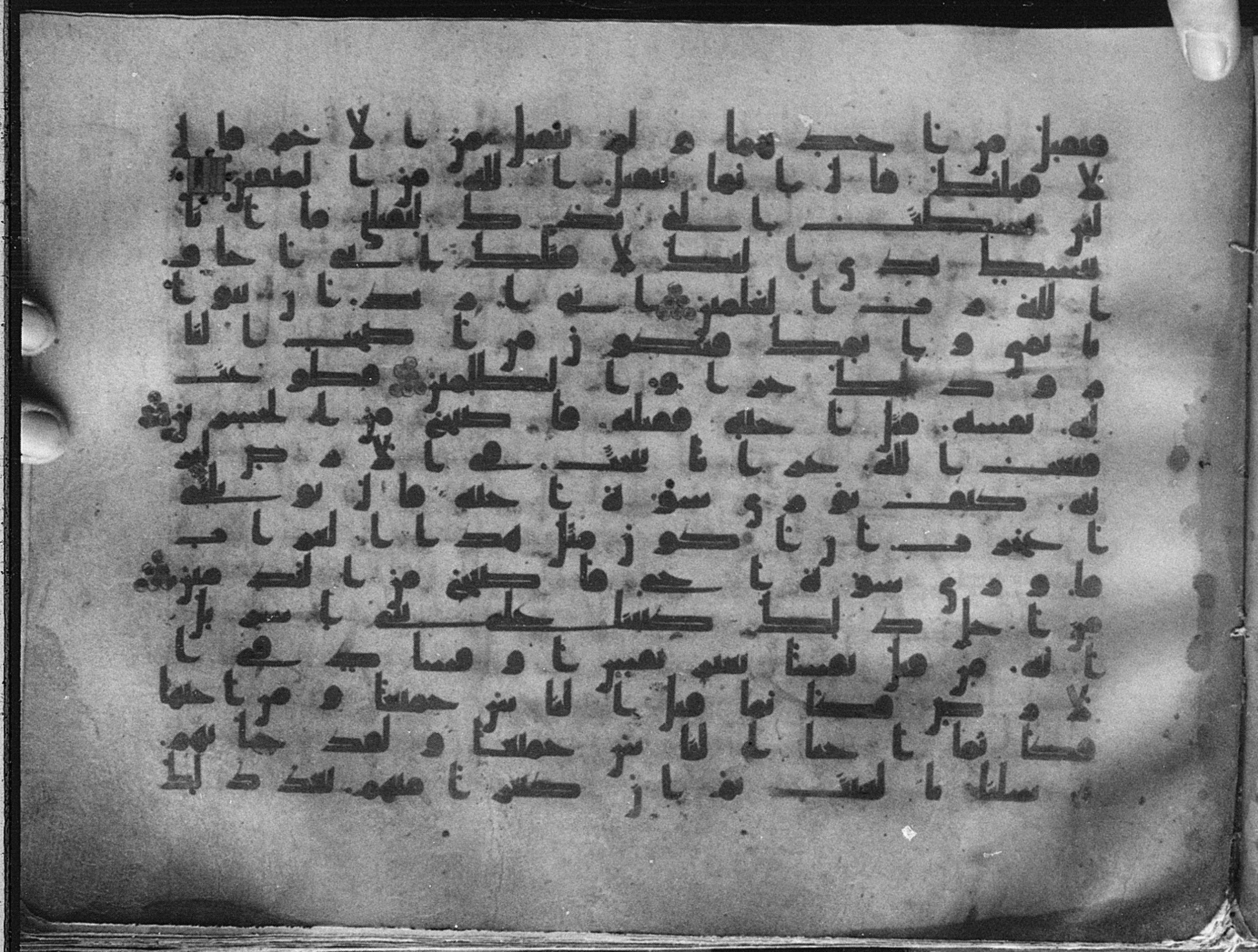 Meknes, Private library of Sherif ʿAbdarraḥmān b. Zīdān, no call number (Scan 1), in kūfī (type C.I) script, showing Surah 5:32 from 8th Century AD found in Meknes, Morocco, currently housed at Private library of Sherif ʿAbdarraḥmān b. Zīdān, Meknes (with fragments in Rabat, Kuwait, and private collections)