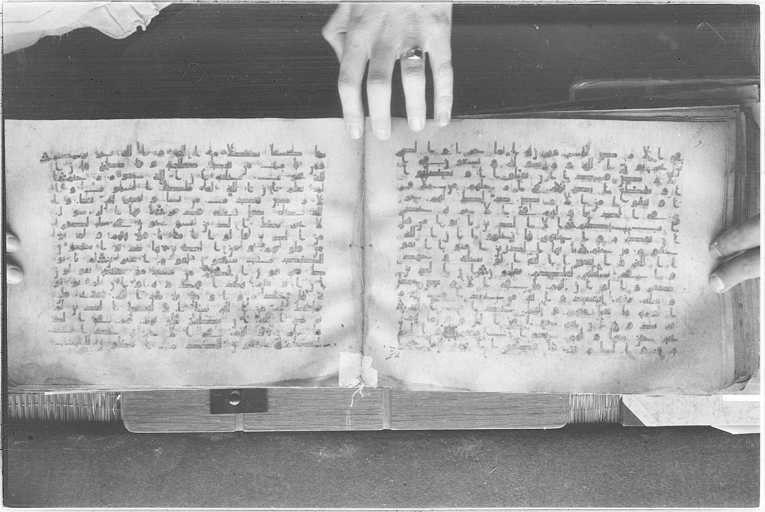 Meknes, Private library of Sherif ʿAbdarraḥmān b. Zīdān, no call number (Scan 3), in kūfī (type C.I) script, showing Surah 5:32 from 8th Century AD found in Meknes, Morocco, currently housed at Private library of Sherif ʿAbdarraḥmān b. Zīdān, Meknes (with fragments in Rabat, Kuwait, and private collections)