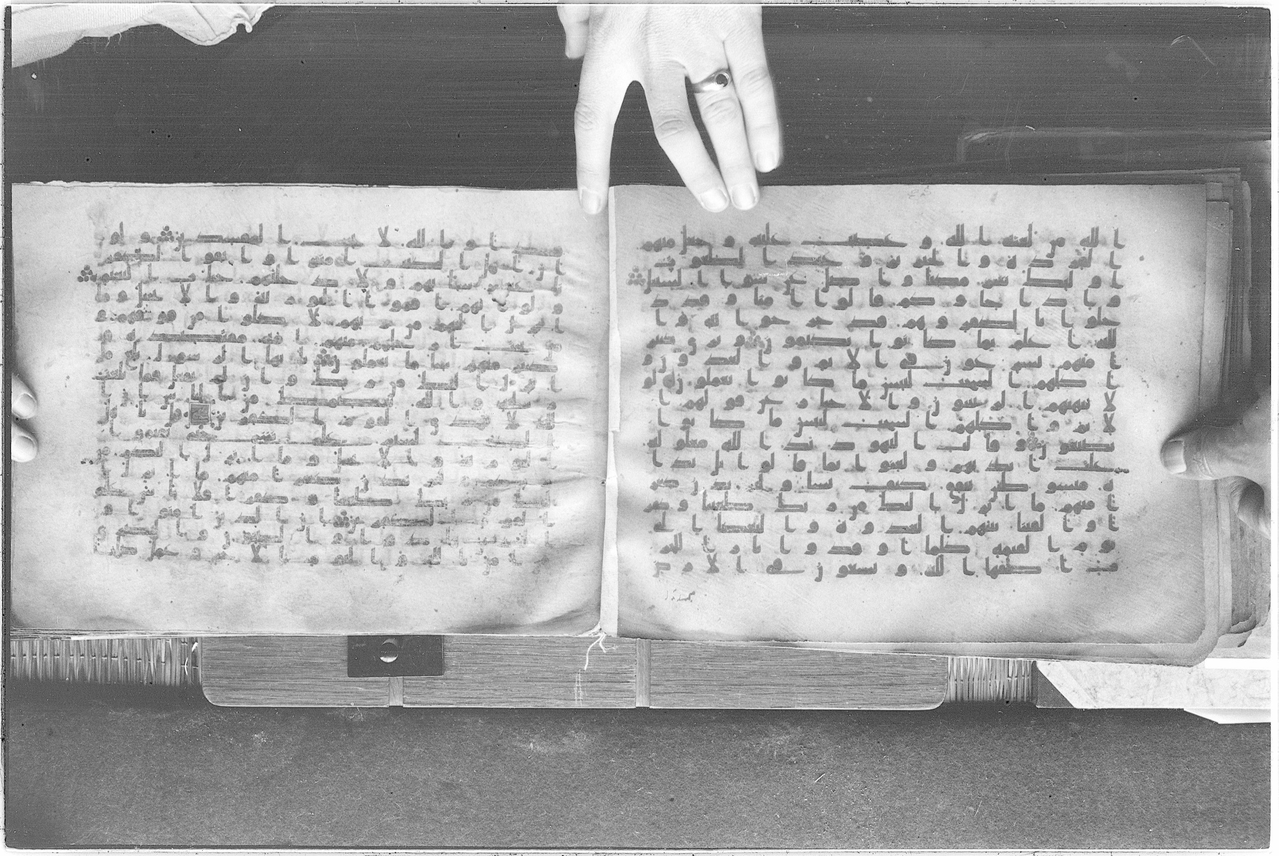 Meknes, Private library of Sherif ʿAbdarraḥmān b. Zīdān, no call number (Scan 2), in kūfī (type C.I) script, showing Surah 5:62 from 8th Century AD found in Meknes, Morocco, currently housed at Private library of Sherif ʿAbdarraḥmān b. Zīdān, Meknes (with fragments in Rabat, Kuwait, and private collections)