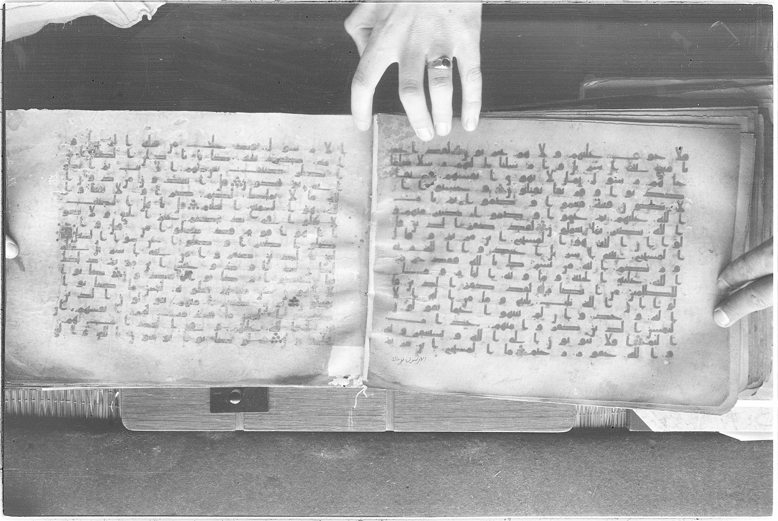 Meknes, Private library of Sherif ʿAbdarraḥmān b. Zīdān, no call number (Scan 2), in kūfī (type C.I) script, showing Surah 5:71 from 8th Century AD found in Meknes, Morocco, currently housed at Private library of Sherif ʿAbdarraḥmān b. Zīdān, Meknes (with fragments in Rabat, Kuwait, and private collections)