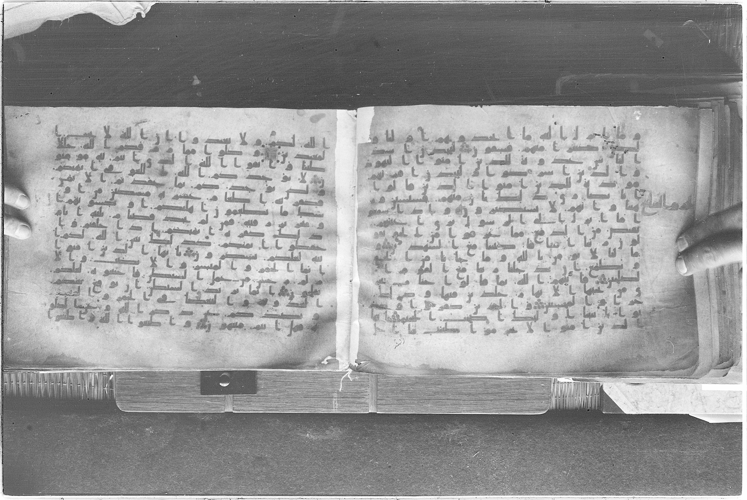 Meknes, Private library of Sherif ʿAbdarraḥmān b. Zīdān, no call number (Scan 2), in kūfī (type C.I) script, showing Surah 5:83 from 8th Century AD found in Meknes, Morocco, currently housed at Private library of Sherif ʿAbdarraḥmān b. Zīdān, Meknes (with fragments in Rabat, Kuwait, and private collections)