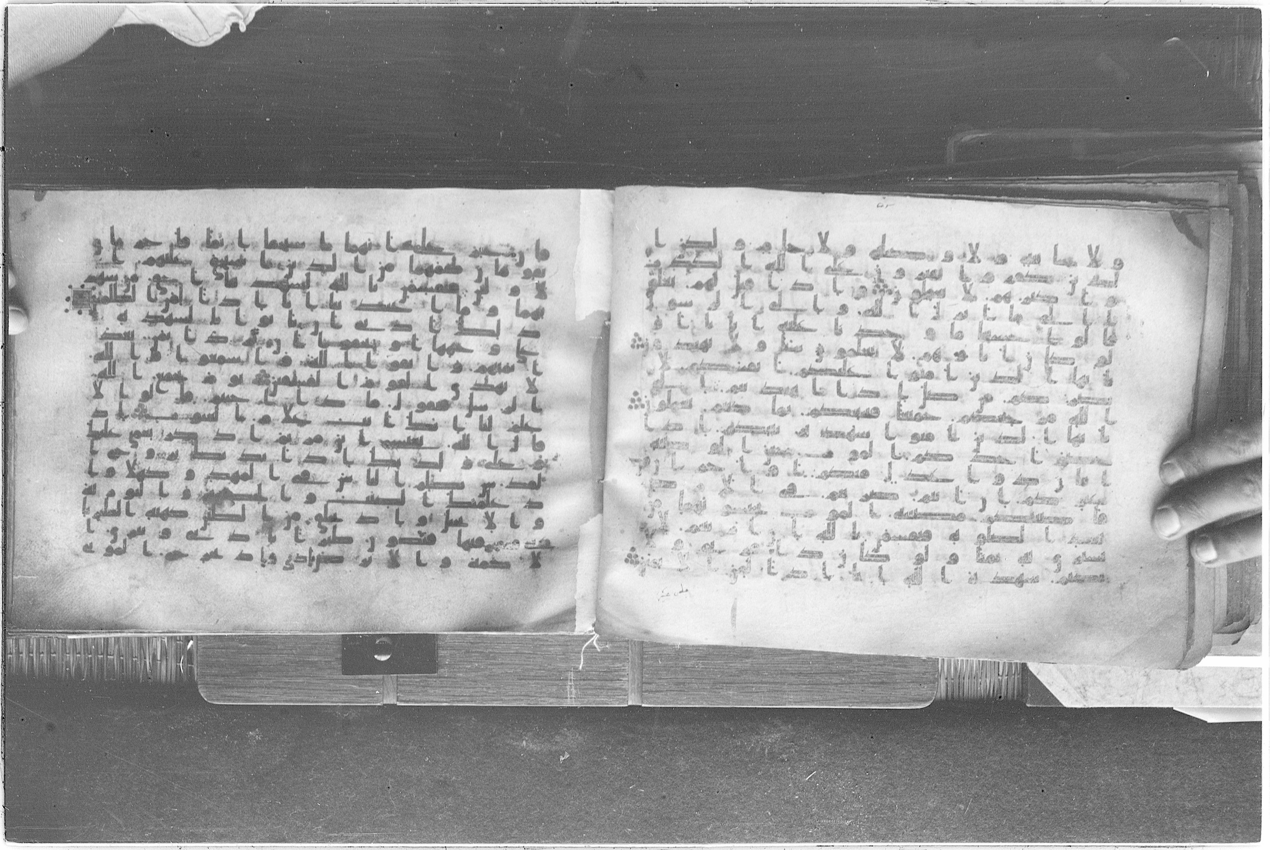 Meknes, Private library of Sherif ʿAbdarraḥmān b. Zīdān, no call number (Scan 3), in kūfī (type C.I) script, showing Surah 5:103 from 8th Century AD found in Meknes, Morocco, currently housed at Private library of Sherif ʿAbdarraḥmān b. Zīdān, Meknes (with fragments in Rabat, Kuwait, and private collections)