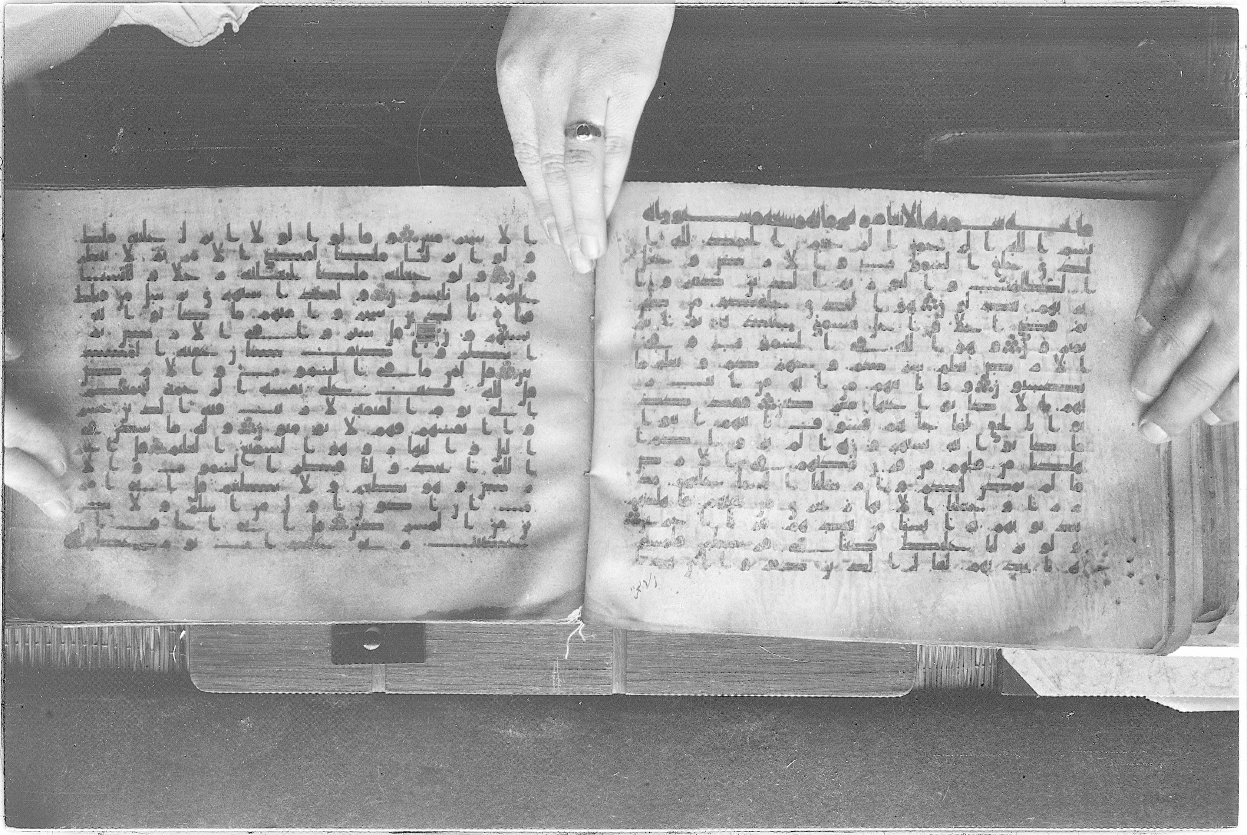 Meknes, Private library of Sherif ʿAbdarraḥmān b. Zīdān, no call number (Scan 2), in kūfī (type C.I) script, showing Surah 6:2 from 8th Century AD found in Meknes, Morocco, currently housed at Private library of Sherif ʿAbdarraḥmān b. Zīdān, Meknes (with fragments in Rabat, Kuwait, and private collections)