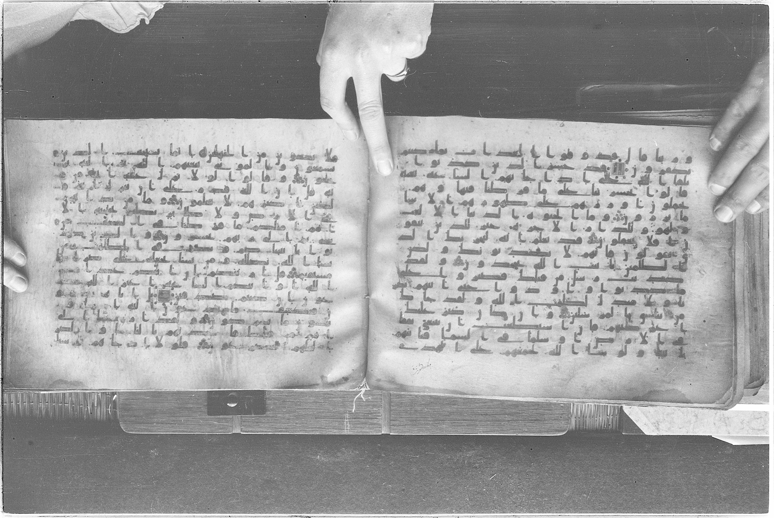 Meknes, Private library of Sherif ʿAbdarraḥmān b. Zīdān, no call number (Scan 2), in kūfī (type C.I) script, showing Surah 6:33 from 8th Century AD found in Meknes, Morocco, currently housed at Private library of Sherif ʿAbdarraḥmān b. Zīdān, Meknes (with fragments in Rabat, Kuwait, and private collections)