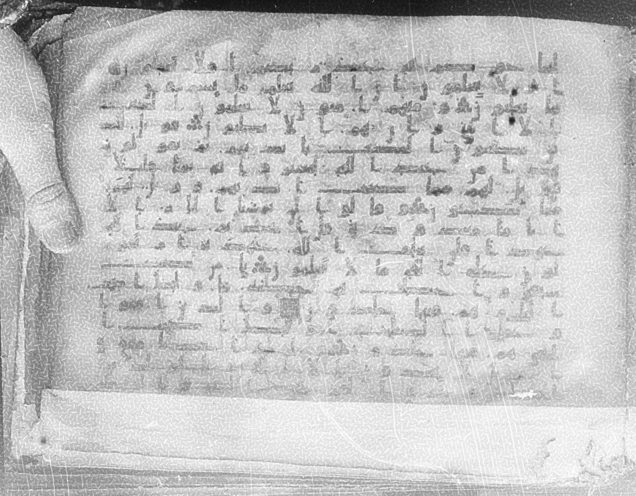 Meknes, Private library of Sherif ʿAbdarraḥmān b. Zīdān, no call number (Scan 6), in kūfī (type C.I) script, showing Surah 2:76 from 8th Century AD found in Meknes, Morocco, currently housed at Private library of Sherif ʿAbdarraḥmān b. Zīdān, Meknes (with fragments in Rabat, Kuwait, and private collections)