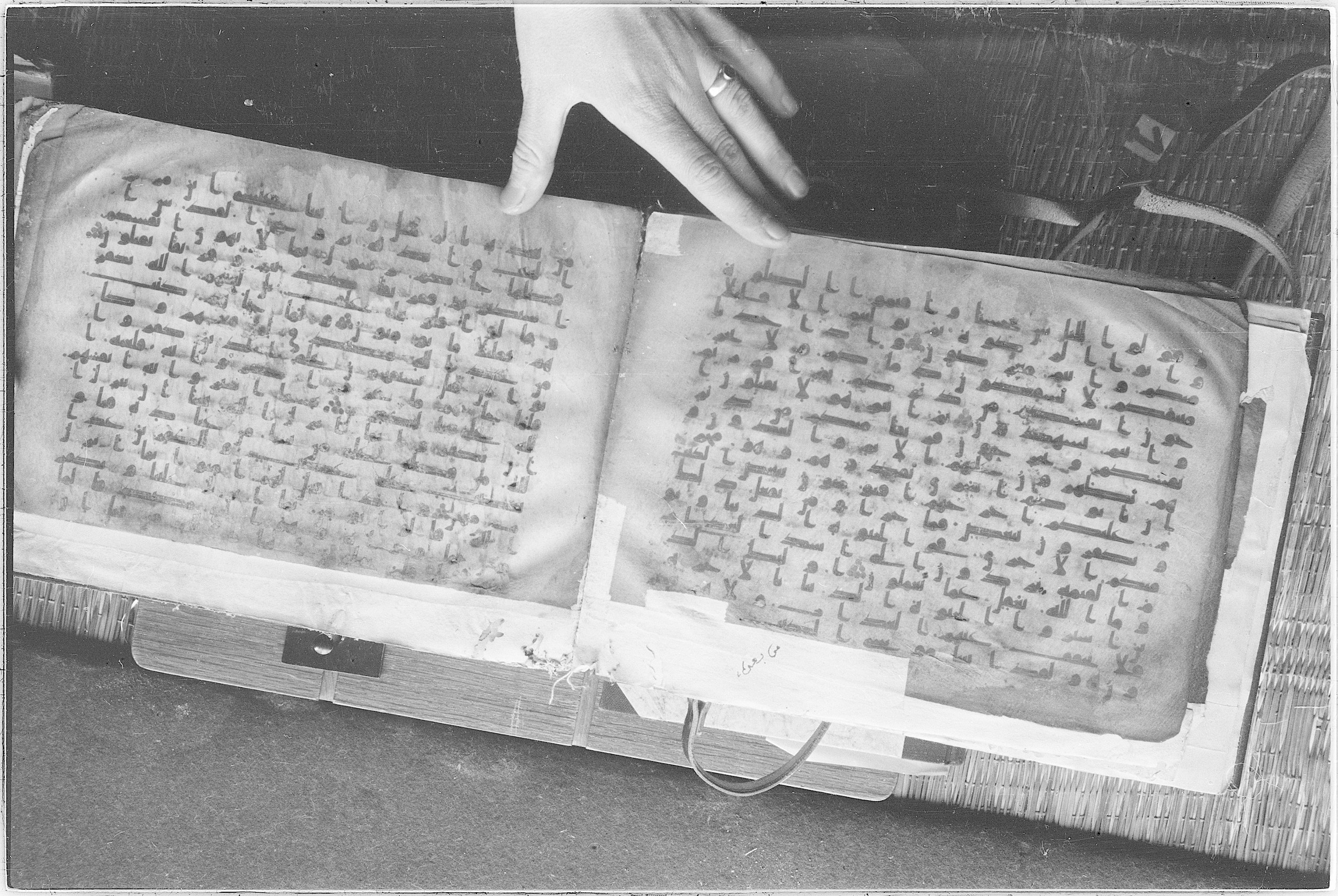 Meknes, Private library of Sherif ʿAbdarraḥmān b. Zīdān, no call number (Scan 5), in kūfī (type C.I) script, showing Surah 2:83 from 8th Century AD found in Meknes, Morocco, currently housed at Private library of Sherif ʿAbdarraḥmān b. Zīdān, Meknes (with fragments in Rabat, Kuwait, and private collections)