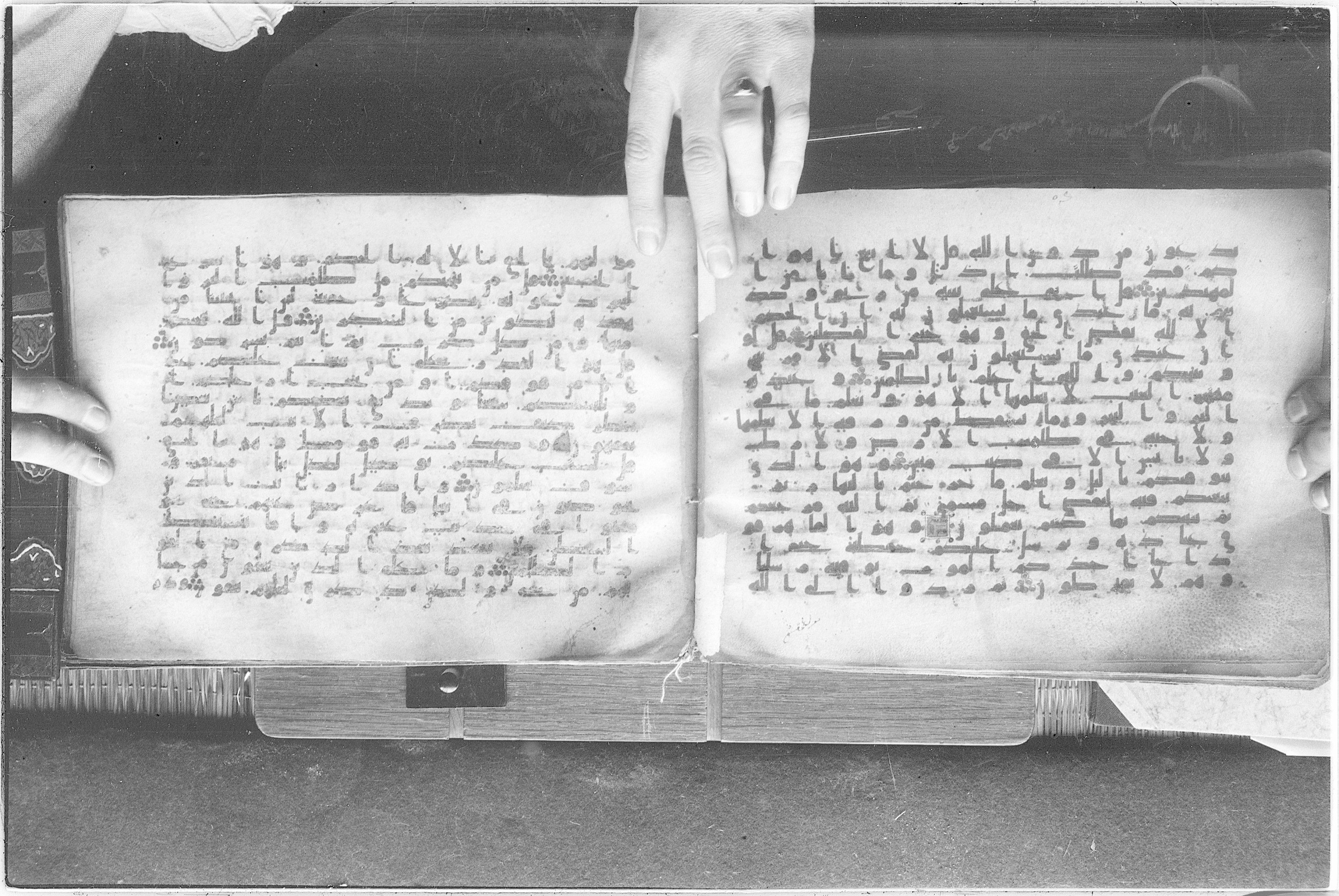 Meknes, Private library of Sherif ʿAbdarraḥmān b. Zīdān, no call number (Scan 2), in kūfī (type C.I) script, showing Surah 6:59 from 8th Century AD found in Meknes, Morocco, currently housed at Private library of Sherif ʿAbdarraḥmān b. Zīdān, Meknes (with fragments in Rabat, Kuwait, and private collections)