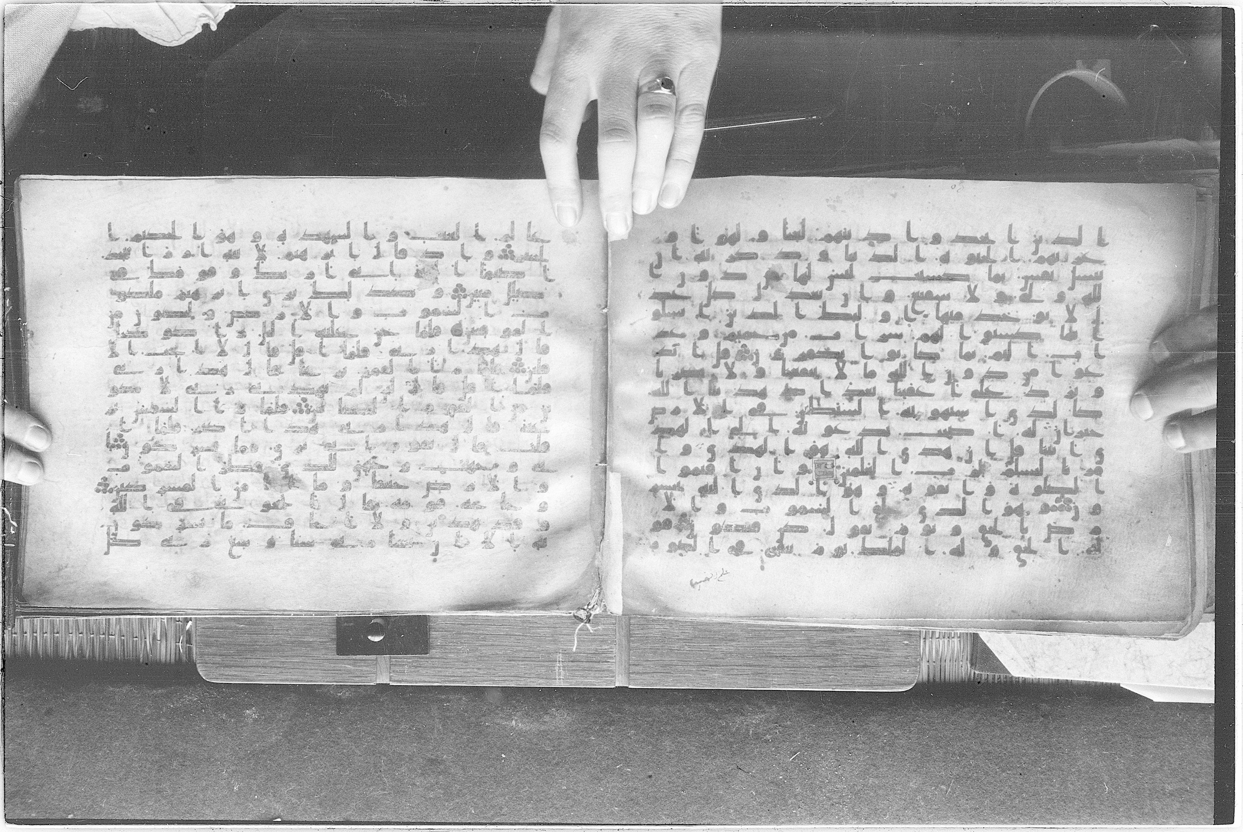 Meknes, Private library of Sherif ʿAbdarraḥmān b. Zīdān, no call number (Scan 2), in kūfī (type C.I) script, showing Surah 6:71 from 8th Century AD found in Meknes, Morocco, currently housed at Private library of Sherif ʿAbdarraḥmān b. Zīdān, Meknes (with fragments in Rabat, Kuwait, and private collections)