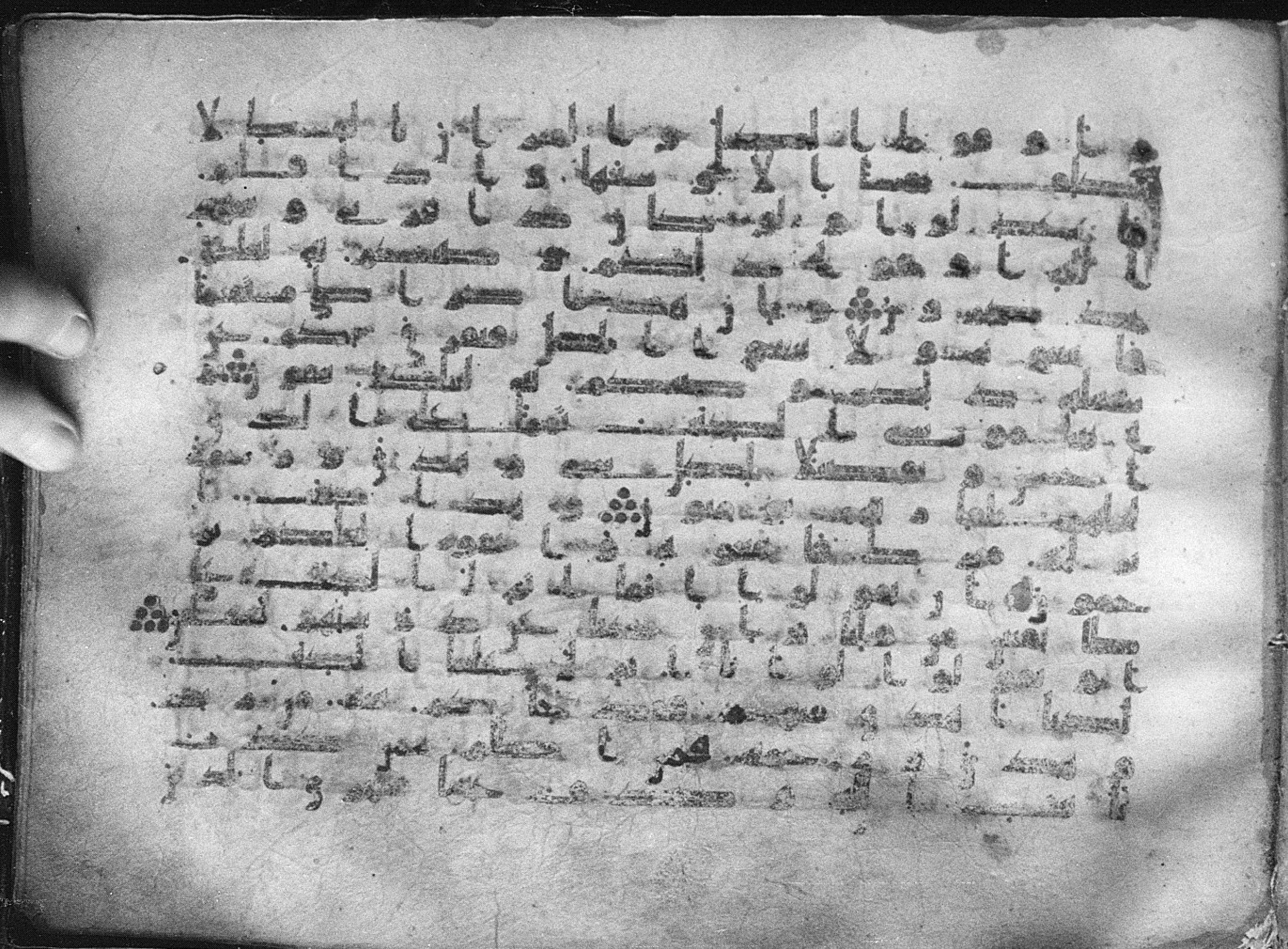 Meknes, Private library of Sherif ʿAbdarraḥmān b. Zīdān, no call number (Scan 3), in kūfī (type C.I) script, showing Surah 6:152 from 8th Century AD found in Meknes, Morocco, currently housed at Private library of Sherif ʿAbdarraḥmān b. Zīdān, Meknes (with fragments in Rabat, Kuwait, and private collections)