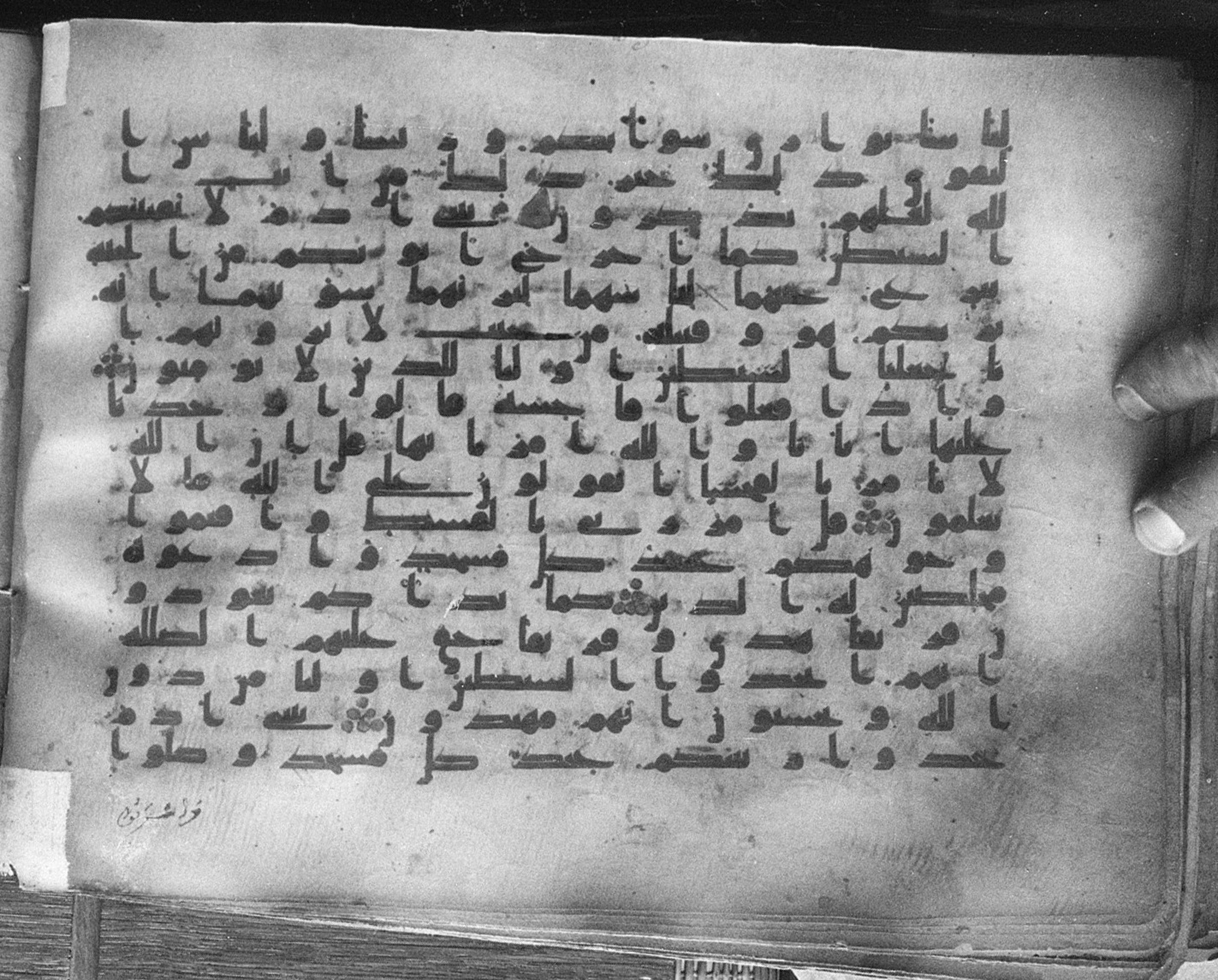 Meknes, Private library of Sherif ʿAbdarraḥmān b. Zīdān, no call number (Scan 1), in kūfī (type C.I) script, showing Surah 7:28 from 8th Century AD found in Meknes, Morocco, currently housed at Private library of Sherif ʿAbdarraḥmān b. Zīdān, Meknes (with fragments in Rabat, Kuwait, and private collections)