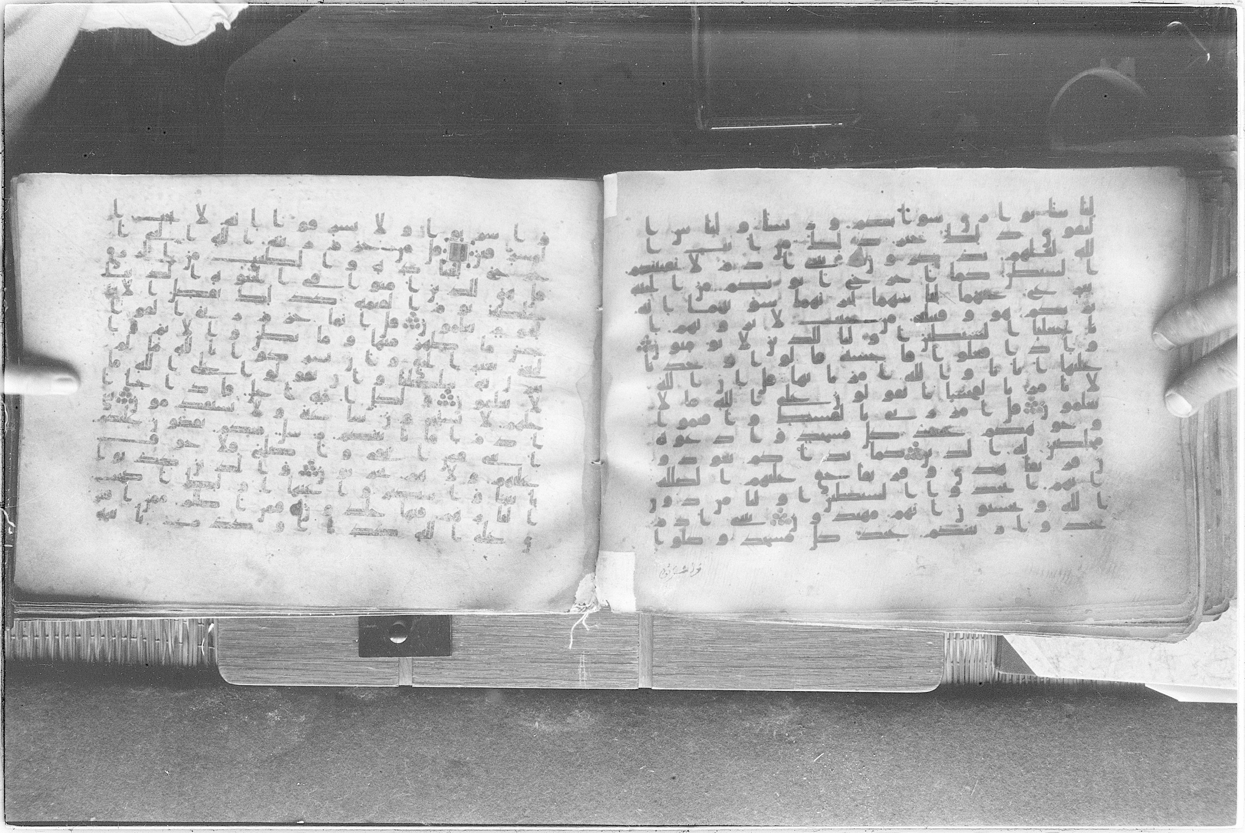 Meknes, Private library of Sherif ʿAbdarraḥmān b. Zīdān, no call number (Scan 2), in kūfī (type C.I) script, showing Surah 7:28 from 8th Century AD found in Meknes, Morocco, currently housed at Private library of Sherif ʿAbdarraḥmān b. Zīdān, Meknes (with fragments in Rabat, Kuwait, and private collections)
