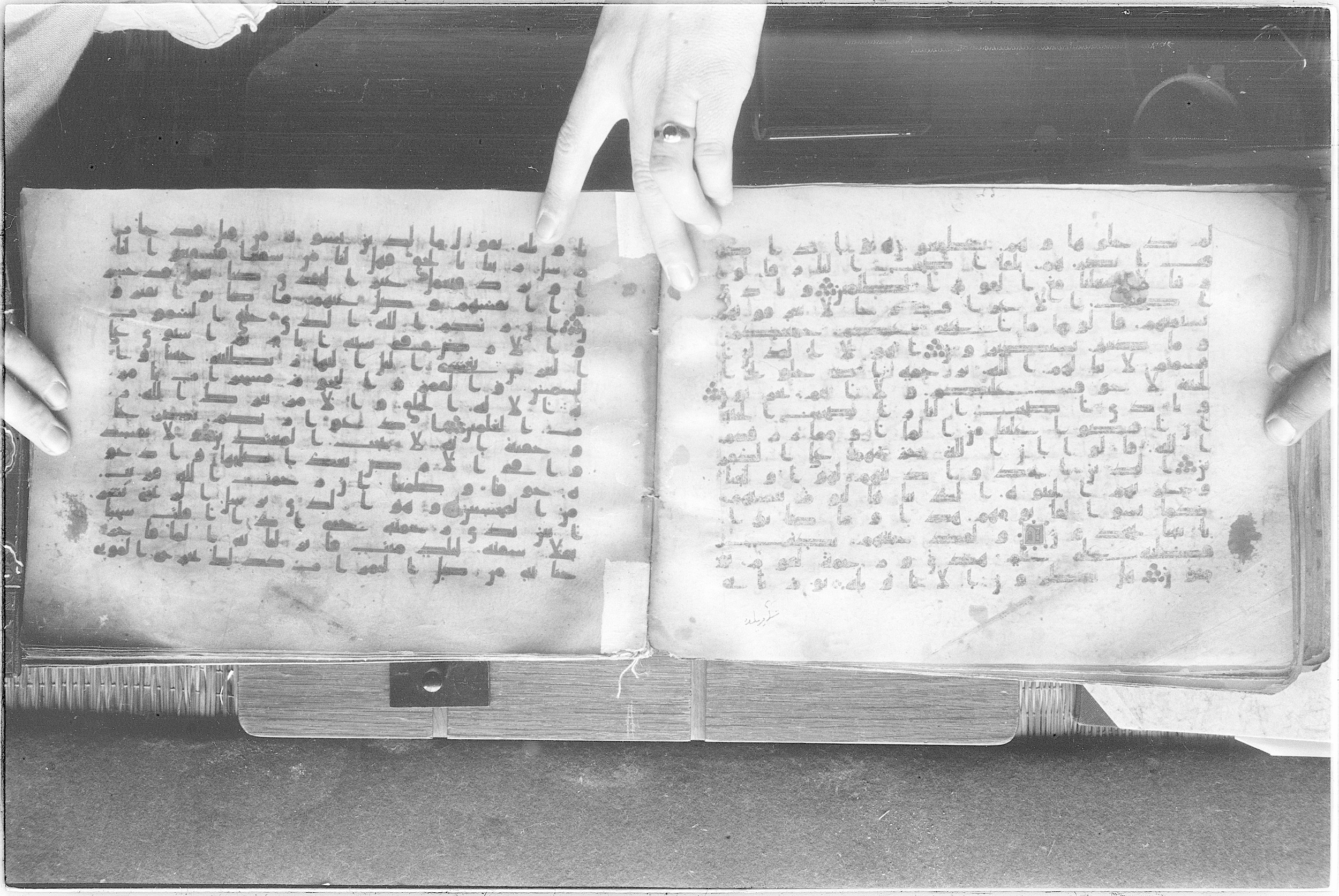 Meknes, Private library of Sherif ʿAbdarraḥmān b. Zīdān, no call number (Scan 2), in kūfī (type C.I) script, showing Surah 7:49 from 8th Century AD found in Meknes, Morocco, currently housed at Private library of Sherif ʿAbdarraḥmān b. Zīdān, Meknes (with fragments in Rabat, Kuwait, and private collections)