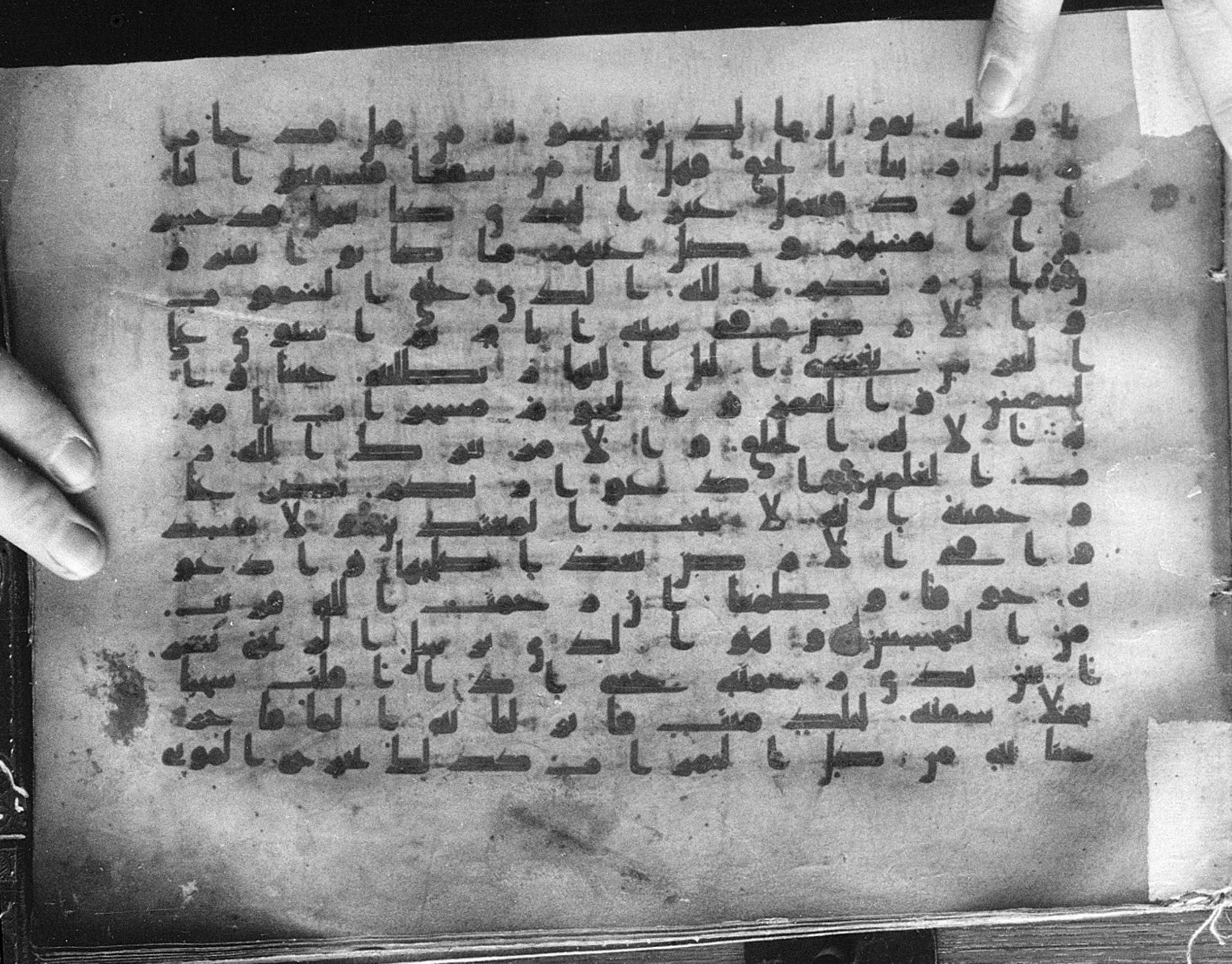 Meknes, Private library of Sherif ʿAbdarraḥmān b. Zīdān, no call number (Scan 3), in kūfī (type C.I) script, showing Surah 7:53 from 8th Century AD found in Meknes, Morocco, currently housed at Private library of Sherif ʿAbdarraḥmān b. Zīdān, Meknes (with fragments in Rabat, Kuwait, and private collections)