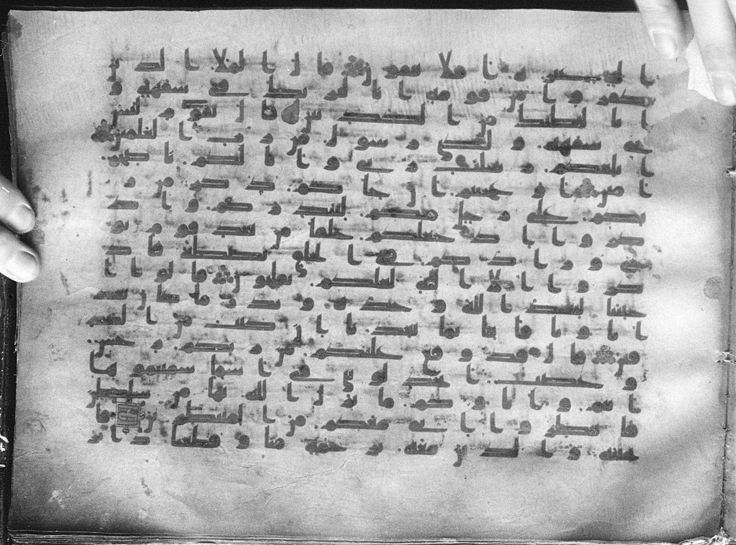 Meknes, Private library of Sherif ʿAbdarraḥmān b. Zīdān, no call number (Scan 3), in kūfī (type C.I) script, showing Surah 7:65 from 8th Century AD found in Meknes, Morocco, currently housed at Private library of Sherif ʿAbdarraḥmān b. Zīdān, Meknes (with fragments in Rabat, Kuwait, and private collections)