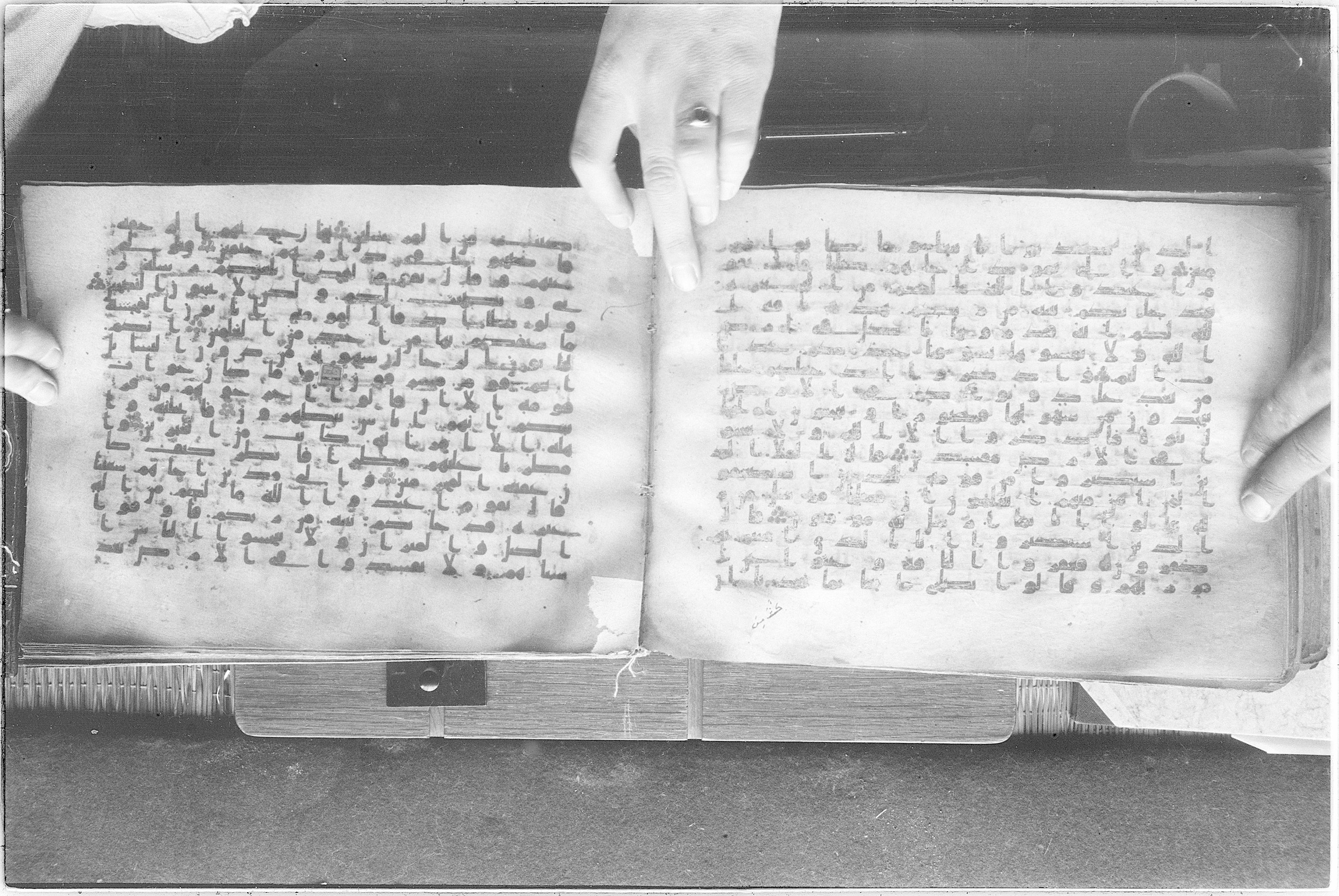 Meknes, Private library of Sherif ʿAbdarraḥmān b. Zīdān, no call number (Scan 2), in kūfī (type C.I) script, showing Surah 7:73 from 8th Century AD found in Meknes, Morocco, currently housed at Private library of Sherif ʿAbdarraḥmān b. Zīdān, Meknes (with fragments in Rabat, Kuwait, and private collections)