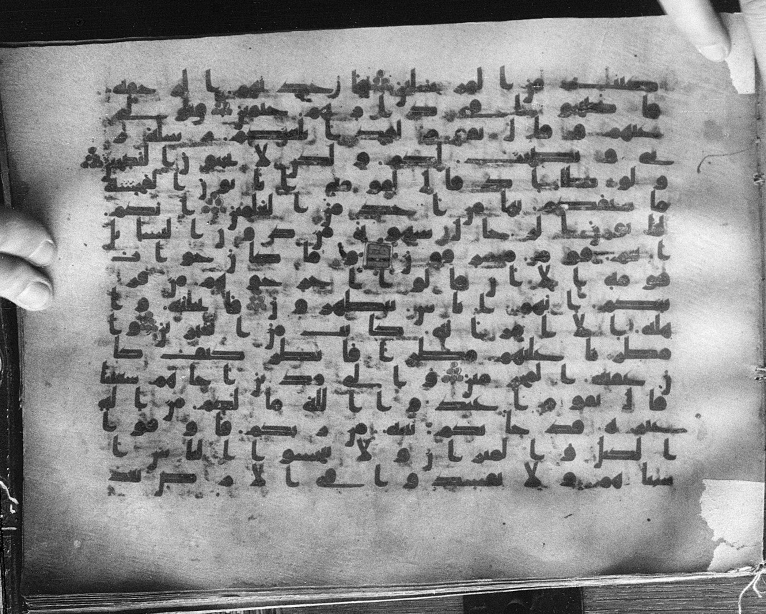 Meknes, Private library of Sherif ʿAbdarraḥmān b. Zīdān, no call number, in kūfī (type C.I) script, showing Surah 7:83 from 8th Century AD found in Meknes, Morocco, currently housed at Private library of Sherif ʿAbdarraḥmān b. Zīdān, Meknes (with fragments in Rabat, Kuwait, and private collections)