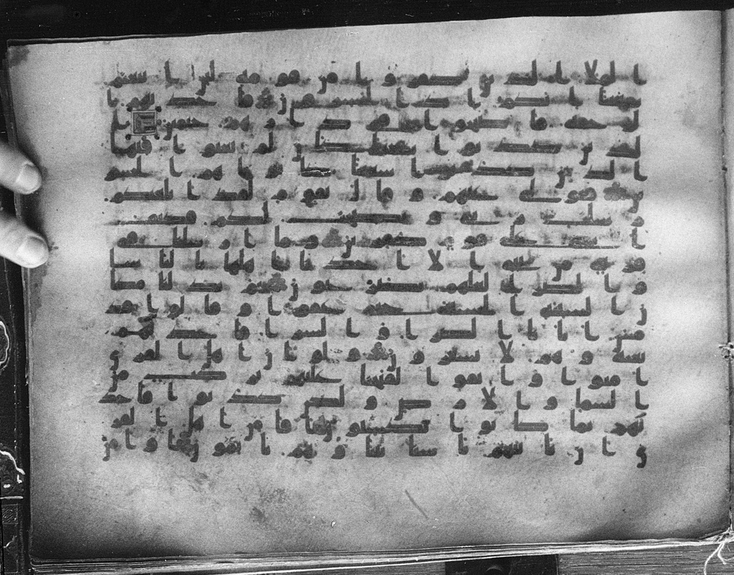 Meknes, Private library of Sherif ʿAbdarraḥmān b. Zīdān, no call number, in kūfī (type C.I) script, showing Surah 7:97 from 8th Century AD found in Meknes, Morocco, currently housed at Private library of Sherif ʿAbdarraḥmān b. Zīdān, Meknes (with fragments in Rabat, Kuwait, and private collections)